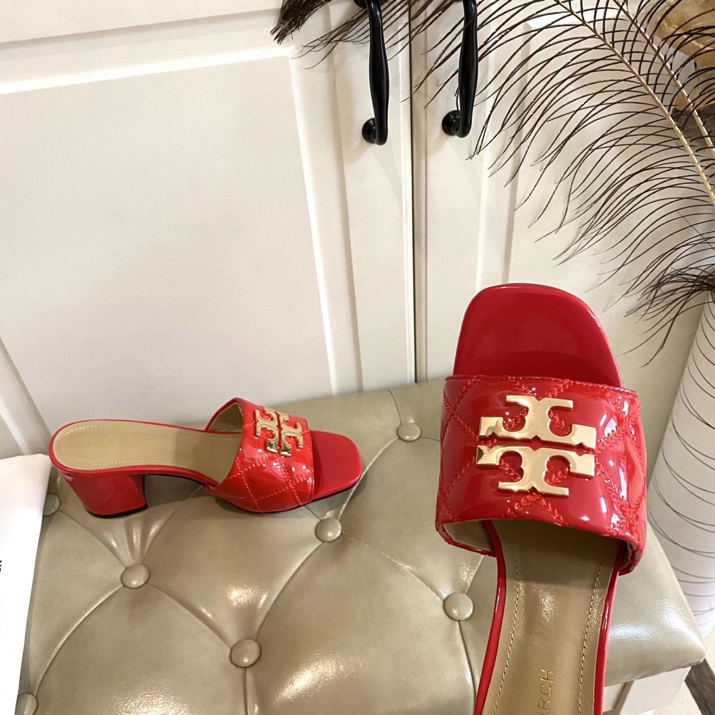 Tory Burch Red Patent Leather Block Heel Sandals with Embroidered Logo 8 i1758297805324 3053 0 7