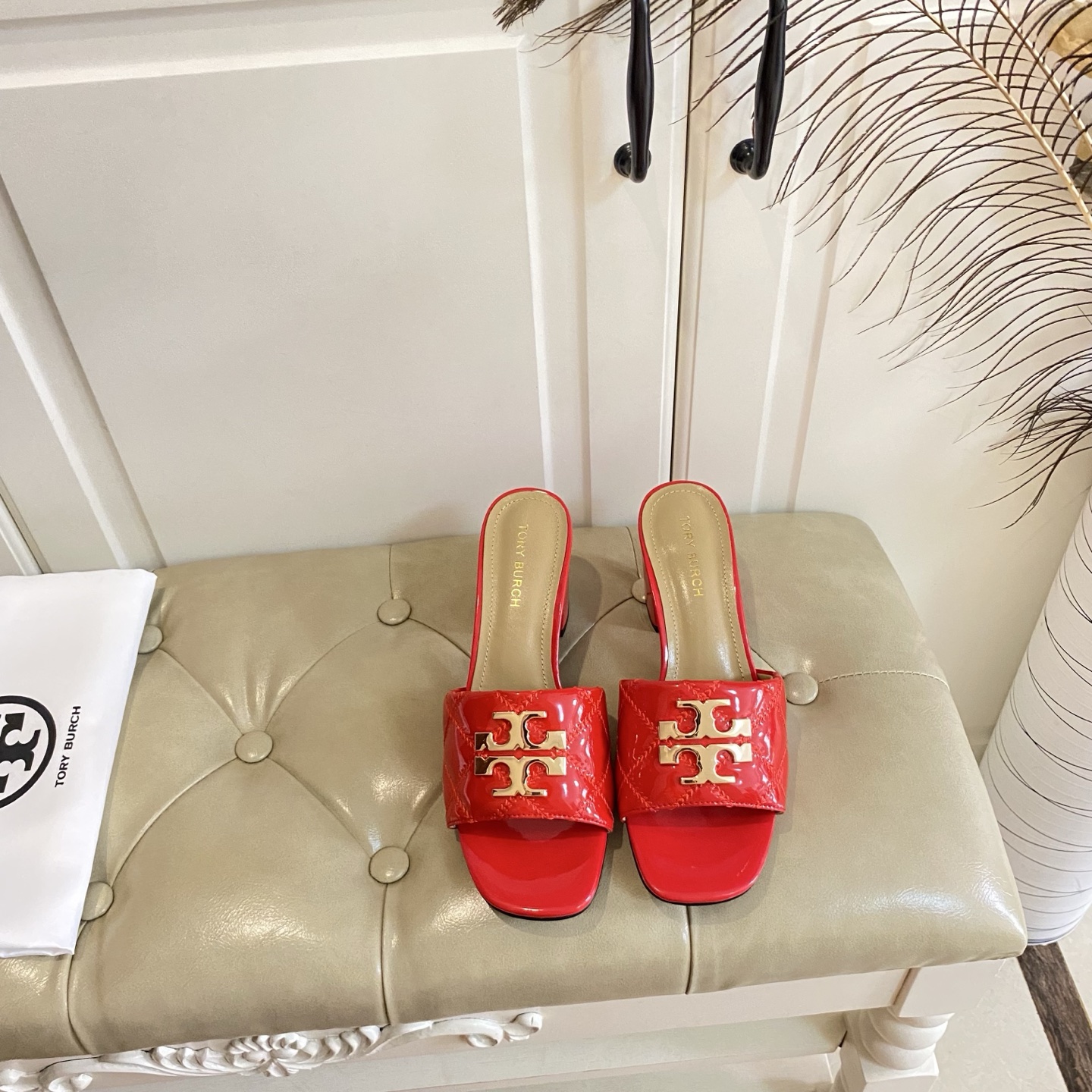 Tory Burch Red Patent Leather Block Heel Sandals with Embroidered Logo 4 i1758297805402 7459 0 3