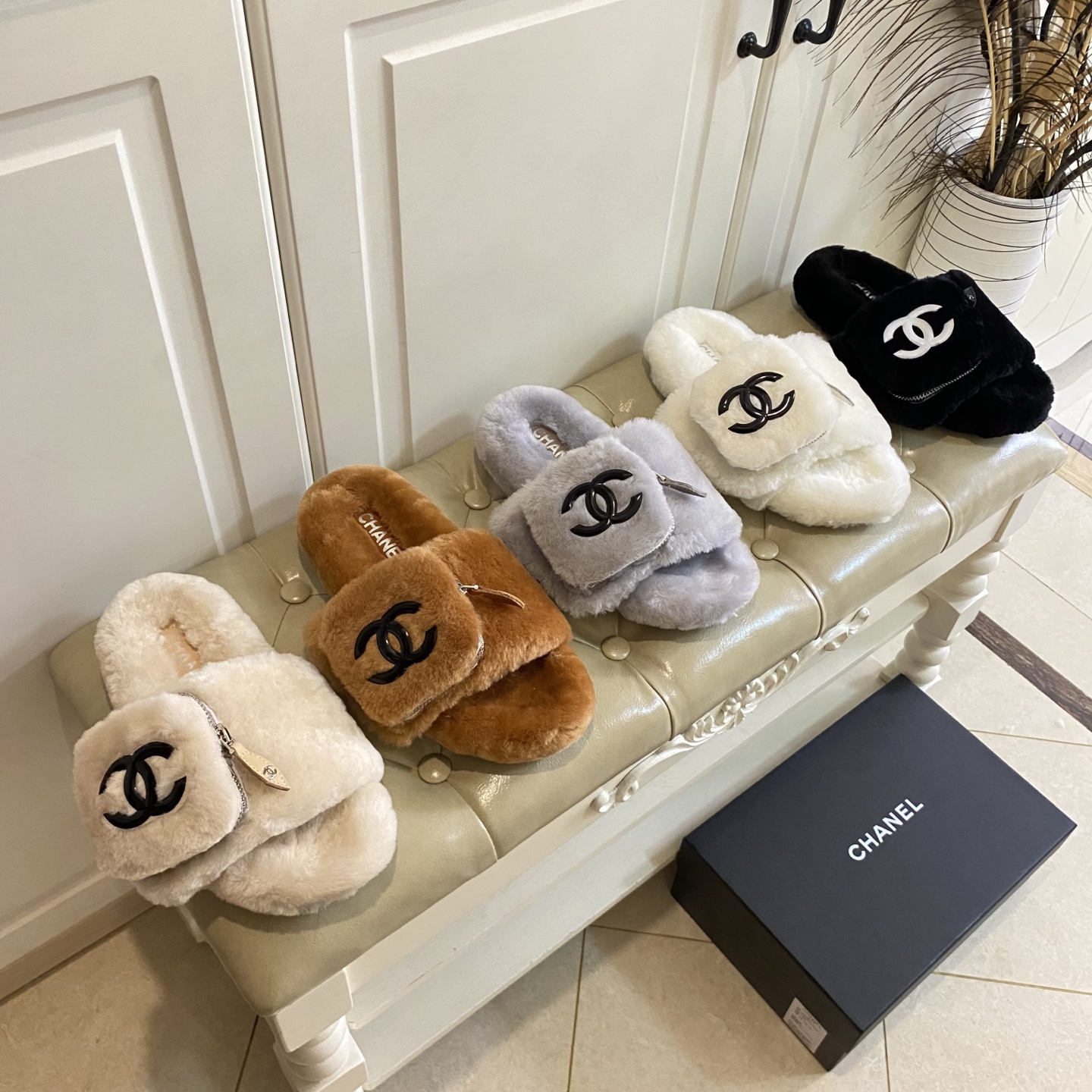 NO:494822,, Chanel Chanel autumn and winter new wool drag, small pocket bag finish, wool surface, wool lining, original wear-resistant non-slip rubber outsole, size 35-40 (size 41, 42 custom made without return or exchange), fur shoes slippers, chanel, chanel, slippers19860909,香奈儿Chanel秋冬新款毛拖,小口袋包饰面,羊毛面,羊毛里,原版耐磨防滑橡胶大底,35-40码(41,42码定做不退换),毛毛鞋拖鞋,chanel,chanel,slippers,Women's Shoes