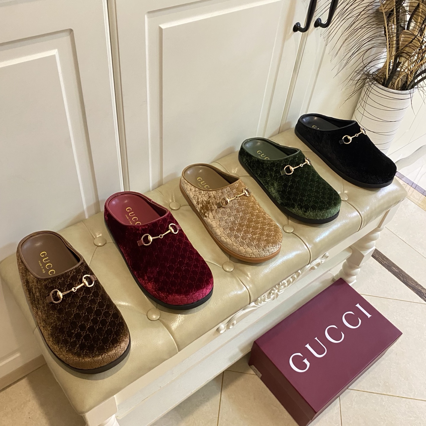 NO:512126,, Gucci new round-toed muller slippers, velvet cloth, sheepskin, rubber sole, size 36-42, semi-dragged fur shoes, gucci, slippers, sheepskin19860909,古奇Gucci新款圆头穆勒拖鞋,天鹅绒布面,羊皮里,橡胶底,36-42码,半拖毛毛鞋,gucci,slippers,sheepskin,Women's Shoes