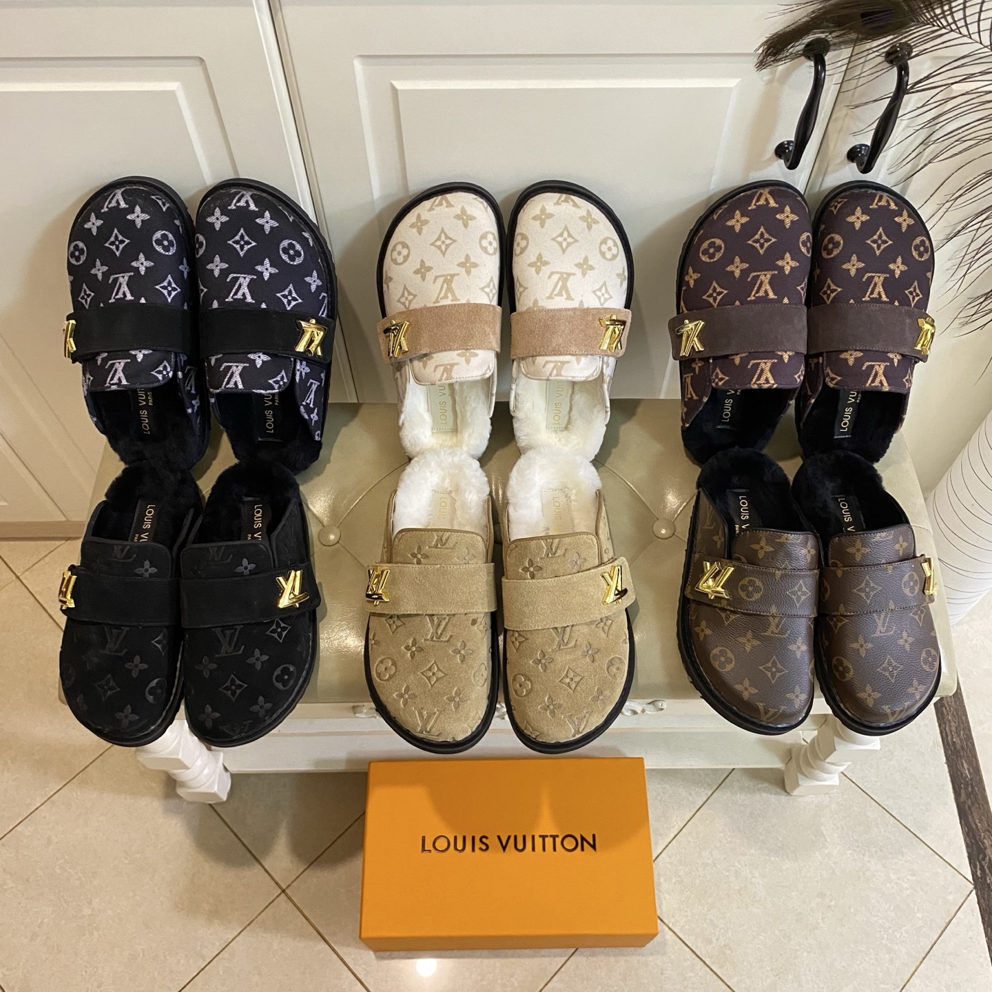 NO:681320,, Louis Vuit*Louis Vuitton new style, classic presbyopia/sued embossed/cloth cover, foot pads/collar wool, private model original sole, 35-40 yards (41, 42 yards are custom-made and non-returnable), semi-shoes, louis vuitton, louis vuitton19860909,路易威*Louis Vuitton新款,经典老花/反绒压花/布面,垫脚/领口羊毛,私模原版底,35-40码(41,42码定做不退换),半拖毛毛鞋,louis vuitton,louis vuitton,Women's Shoes