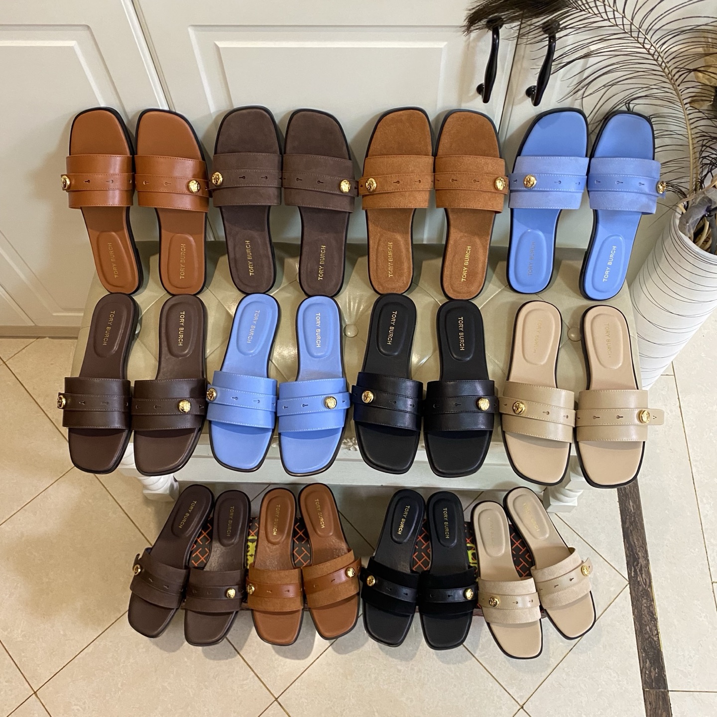 NO:681291,Rubber sole, custom-made leather sole, Tory Burch's new slippers, cowhide/suede, sheepskin lining, sizes 35-43 (custom-made sizes 44 and 45 are non-returnable, buy with caution), slippers, burberry, slippers, cowhide, sheepskin19860909橡胶底,真皮底定做,托里伯奇Tory Burch新款拖鞋,牛皮/反绒面,羊皮里,35-43码(44,45定做不退换,慎购),拖鞋,burberry,slippers,cowhide,sheepskin,Women's Shoes