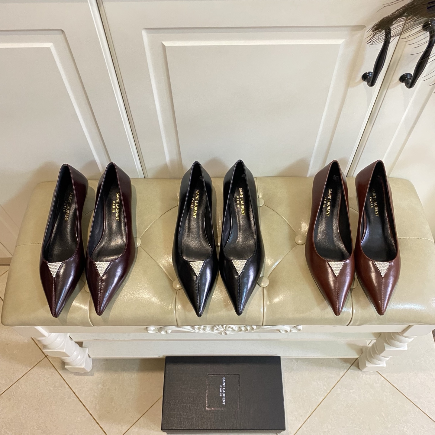 NO:681277,, top version, Saint Laurent YSL/Saint Laurent new style, oiled leather/cowhide surface, sheepskin lining, heel height 4cm, genuine leather outsole, size 35-41 (42, 43, 44 sizes are customized and non-returnable), single shoes, saint laurent, saint laurent, saint laurent, cowhide, sheepskin, Leather soles19860909,顶级版本,圣罗兰YSL/Saint Laurent新款,油腊皮/牛皮面,羊皮里,跟高4cm,真皮大底,35-41码(42,43,44码定做不退换),单鞋,saint laurent,saint laurent,saint laurent,cowhide,sheepskin,Leather soles,Women's Shoes