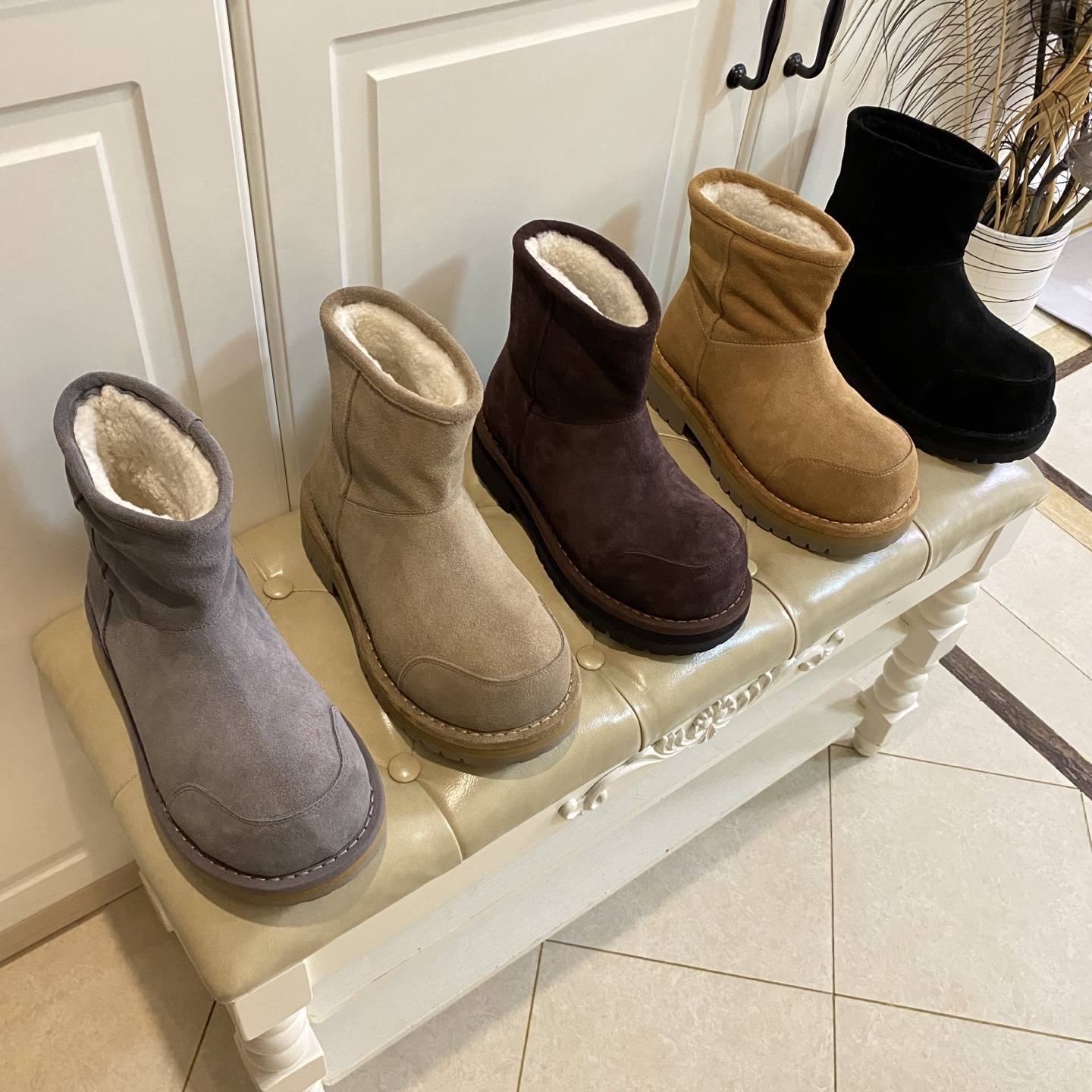 NO:681272,, European hot-selling snow boots, anti-suede, wool lining, sole thickness 4.5cm, inner height increase 3.5cm, non-slip rubber sole, size 35-40 (41, 42 custom-made, non-returnable),, snow boots, boots19860909,欧货爆款雪地靴,反绒面,羊毛里,底厚4.5cm,内增高3.5cm,防滑橡胶底,35-40码(41,42定做不退换),,雪地靴,boots,Women's Shoes