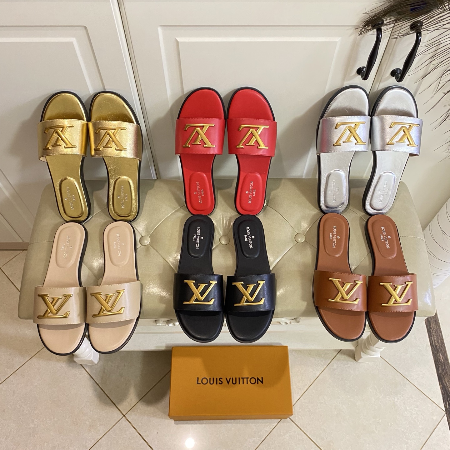 NO:681256,Rubber sole (custom-made genuine leather sole), Louis Vuit*LV new model, cowhide surface, sheepskin lining, sizes 35-43 (44, 45 customized, non-refundable), slippers, louis vuitton, louis vuitton, slippers, cowhide, sheepskin19860909橡胶底(真皮底定做),路易威*LV新款,牛皮面,羊皮里,35-43码(44,45定做不退换),拖鞋,louis vuitton,louis vuitton,slippers,cowhide,sheepskin,Women's Shoes