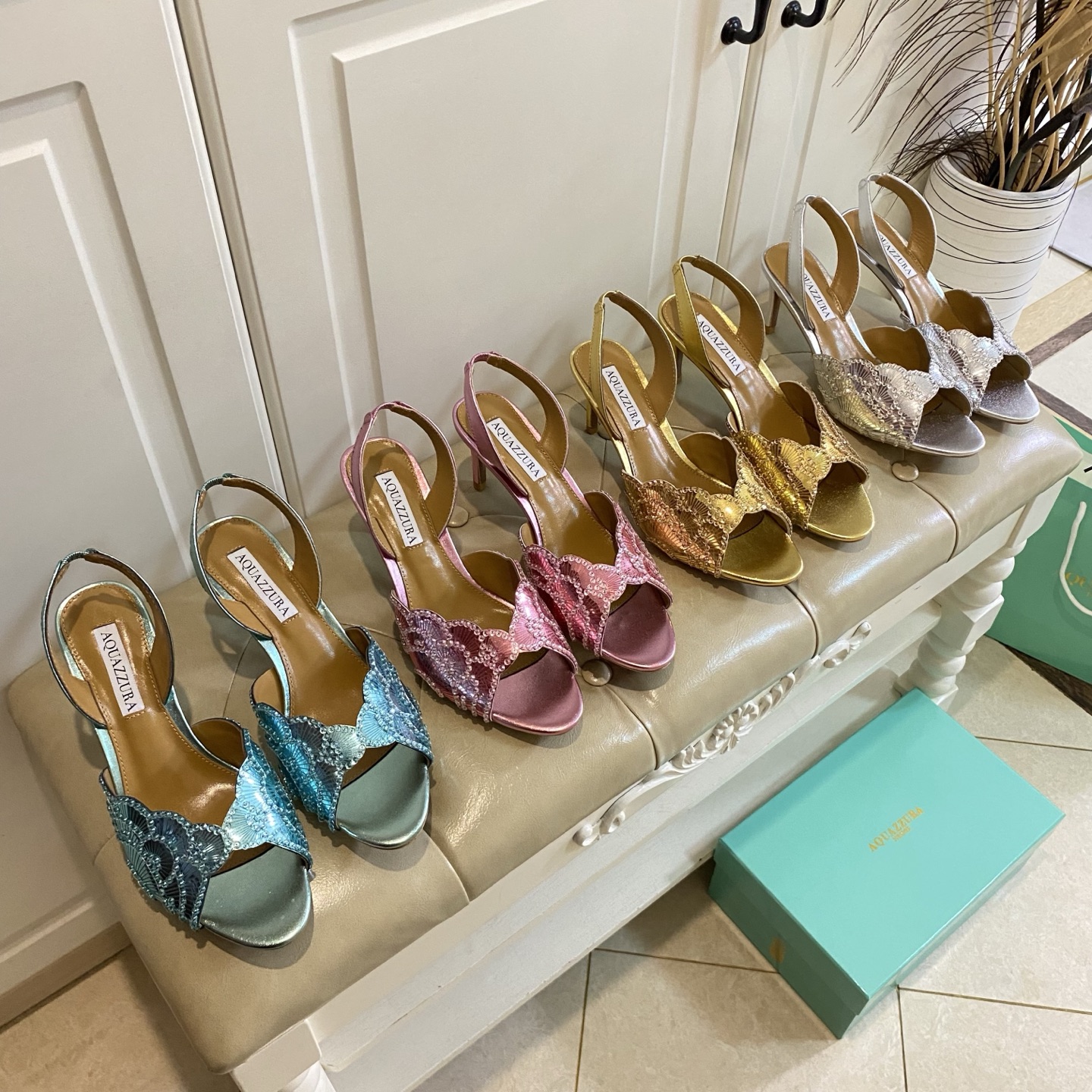 NO:681228,, pineapple shoes AQUAZZURA rhinestone high heels, laser hand-stitched surface, sheepskin back strap, sheepskin lining, genuine leather outsole, heel height 7.5cm, counter packaging, 35-40 yards (41, 42 yards are custom-made and non-refundable), high-heeled sandals, sandals, high heels, sheepskin, Leather soles19860909,菠萝鞋AQUAZZURA水钻高跟鞋,镭射激光手工缝钻面,后带羊皮,羊皮里,真皮大底,跟高7.5cm,专柜包装,35-40码(41,42码定做不退换),高跟鞋凉鞋,sandals,high heels,sheepskin,Leather soles,Women's Shoes