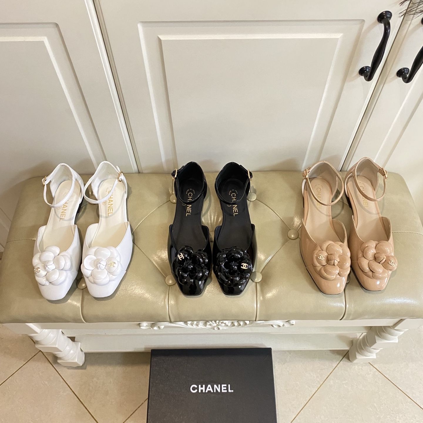 NO:681225,, Chanel Chanel new style, sheepskin/patent leather surface, sheepskin lining, classic camellia, leather outsole, size 35-39 (size 40, 41 can be customized and non-returnable), sandals, chanel, chanel, sandals, sheepskin, Leather soles19860909,香奈儿Chanel 新款,羊皮/漆皮面,羊皮里,经典山茶花,真皮大底,35-39码(40,41码可定做不退换),凉鞋,chanel,chanel,sandals,sheepskin,Leather soles,Women's Shoes