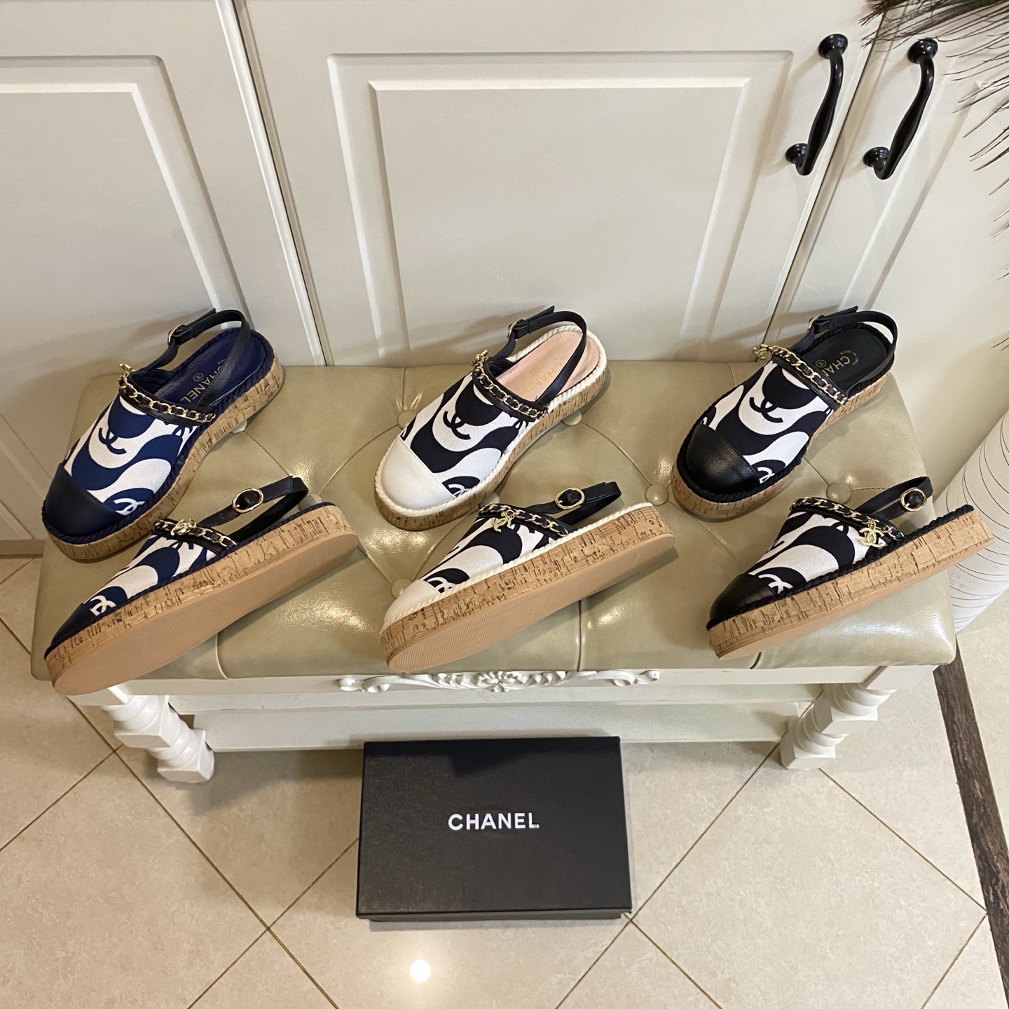 NO:681213,, Chanel Chanel new style, original custom fabric and leather surface, sheepskin lining, original private model outsole, size 35-39 (size 40, 41 can be customized and non-returnable), sandals, chanel, chanel, sandals, sheepskin19860909,香奈儿Chanel 新款,原版定制布拼皮面,羊皮里,原版私模大底,35-39码(40,41码可定做不退换),凉鞋,chanel,chanel,sandals,sheepskin,Women's Shoes