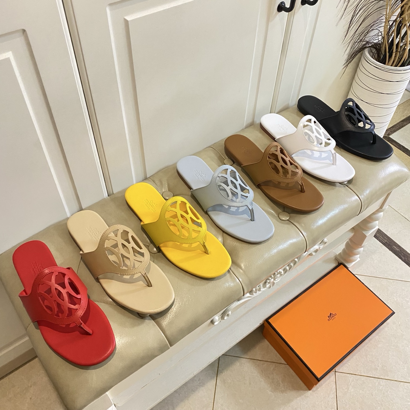 NO:681209,Rubber sole, genuine leather sole, Hermes new model, cowhide surface, sheepskin lining, sizes 35-41 (customized sizes 42 and 43 are non-refundable), slippers, hermes, hermes, slippers, cowhide, sheepskin19860909橡胶底,真皮底,爱马仕Hermes新款,牛皮面,羊皮里,35-41码(42,43码定做不退换),拖鞋,hermes,hermes,slippers,cowhide,sheepskin,Women's Shoes