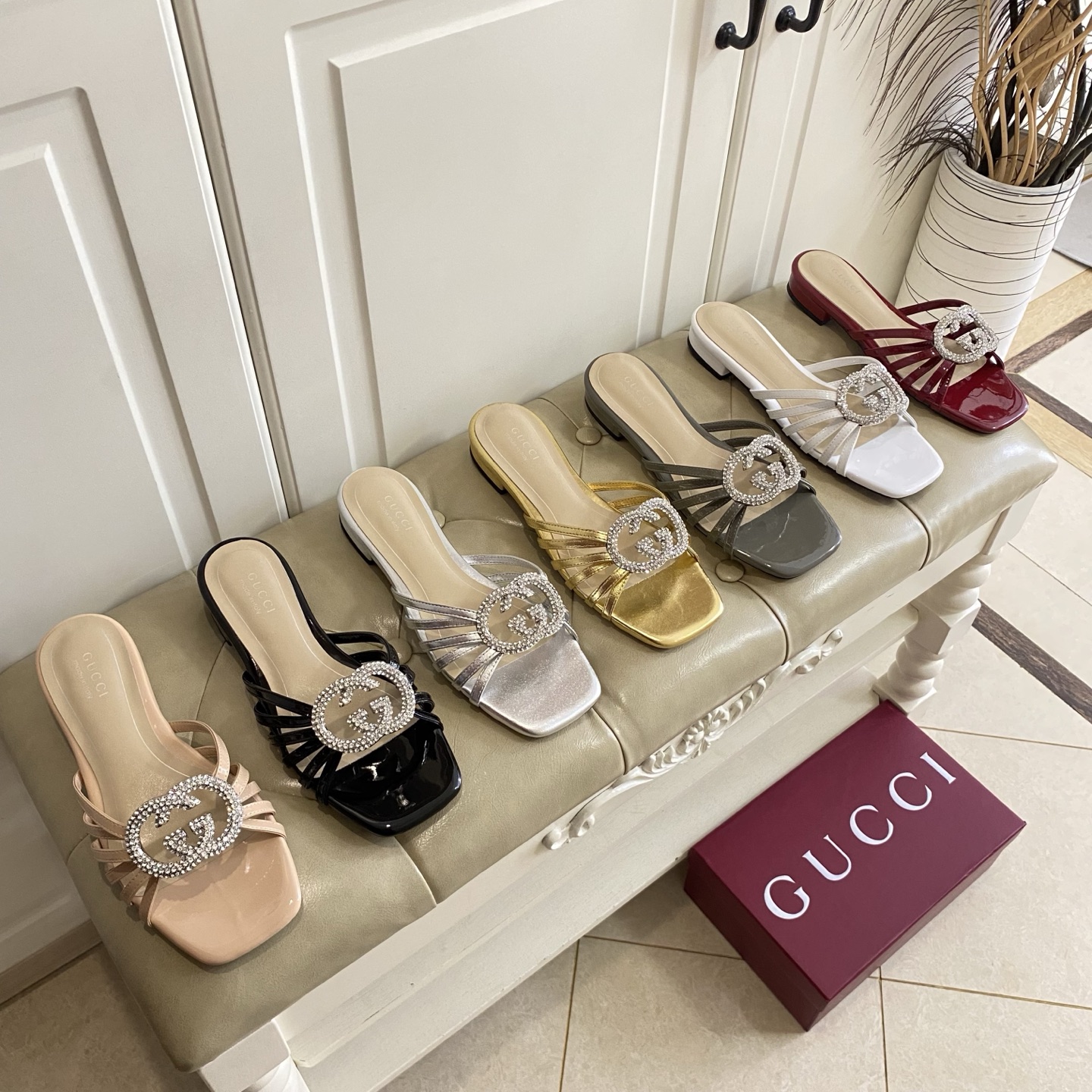 NO:681233,Rubber sole, genuine leather outsole, high version 2026 Gucci new style, double G rhinestone buckle, size 36-42 (35 size, 43 size can be customized and non-refundable), slippers, gucci, slippers, Leather soles19860909橡胶底,真皮大底,高版本2026古奇Gucci新款,双G水钻扣,36-42码(35码,43码再定做不退换),拖鞋,gucci,slippers,Leather soles,Women's Shoes