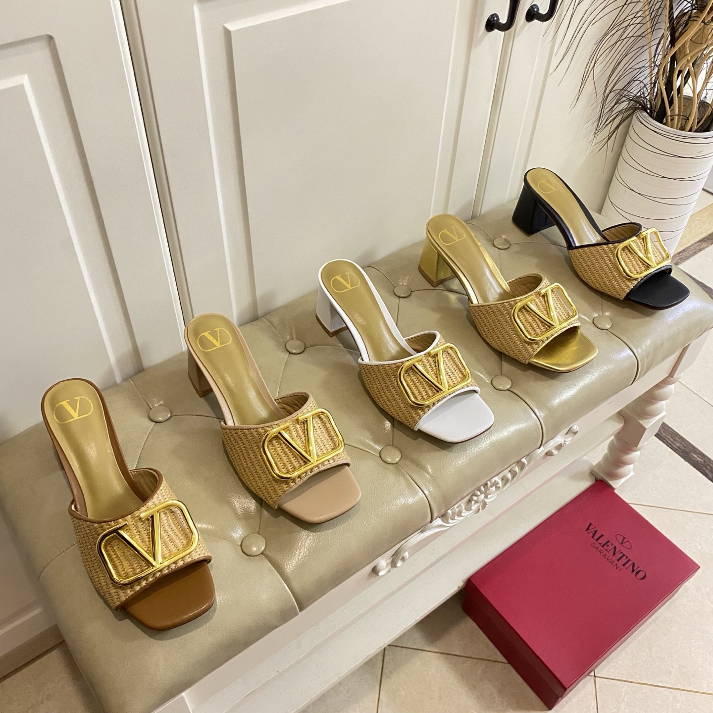 NO:681242,Rubber outsole, leather outsole 220, Valentino Valentino's new high-heeled slippers, woven surface, sheepskin lining, heel height 6.5cm, 35-40 yards (41, 42 yards are custom-made and non-returnable), slippers, valentino, valentino, slippers, sheepskin, Leather soles19860909橡胶大底,真皮大底220,华伦天奴Valentino新款高跟拖鞋,编织面,羊皮里,跟高6.5cm,35-40码(41,42码定做不退换),拖鞋,valentino,valentino,slippers,sheepskin,Leather soles,Women's Shoes