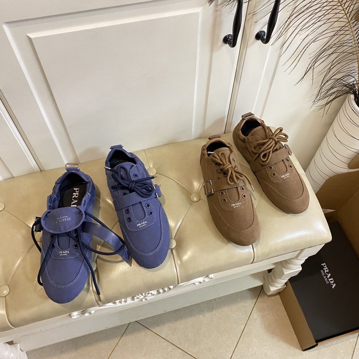 NO:681212,, PRADA's new retro canvas casual shoes, catwalk style, fashionable and casual, casual to conquer, canvas surface, sheepskin feet, original private model non-slip rubber sole, 35-40 yards, top with airplane box packaging, casual shoes/sports shoes, prada, prada, sneakers, sheepskin19860909,普拉达PRADA新款复古帆布休闲鞋,走秀款,时尚休闲 随意征服,帆布面,羊皮垫脚,原版私模防滑橡胶底,35-40码,顶配飞机盒包装,休闲鞋/运动鞋,prada,prada,sneakers,sheepskin,Women's Shoes