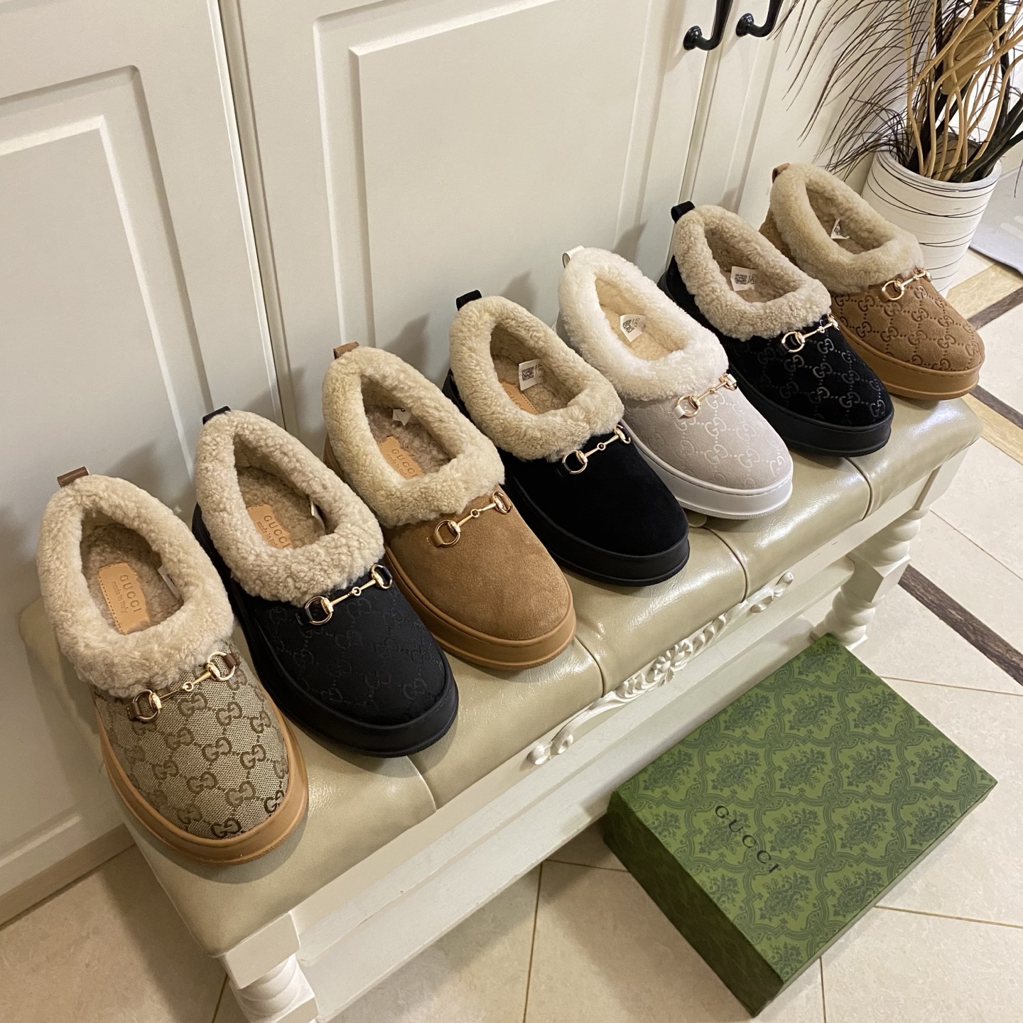 NO:681190,,Gucci's new shallow-mouthed fur boots, jacquard/embossed/anti-suede, wool lining, rubber foam lightweight sole, size 36-42, furry snow boots,gucci,boots19860909,古奇Gucci新款浅口毛靴,提花布/压花/反绒面,羊毛里,橡胶发泡轻质底,36-42码,毛毛鞋雪地靴,gucci,boots,Women's Shoes