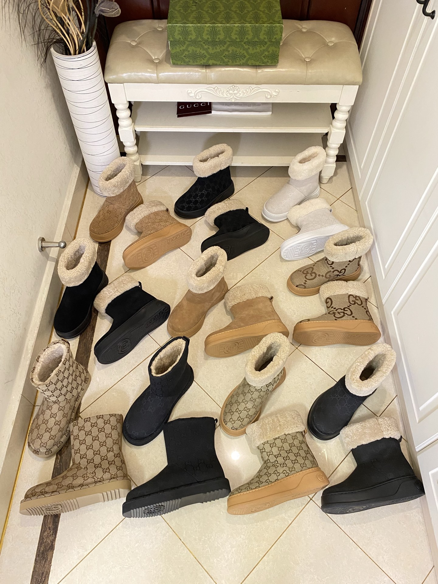 NO:681199,,Gucci new fur boots, jacquard fabric cover, wool lining, rubber foam lightweight sole, size 36-42, fur shoes snow boots,gucci,boots19860909,古奇Gucci新款毛靴,提花布面,羊毛里,橡胶发泡轻质底,36-42码,毛毛鞋雪地靴,gucci,boots,Women's Shoes