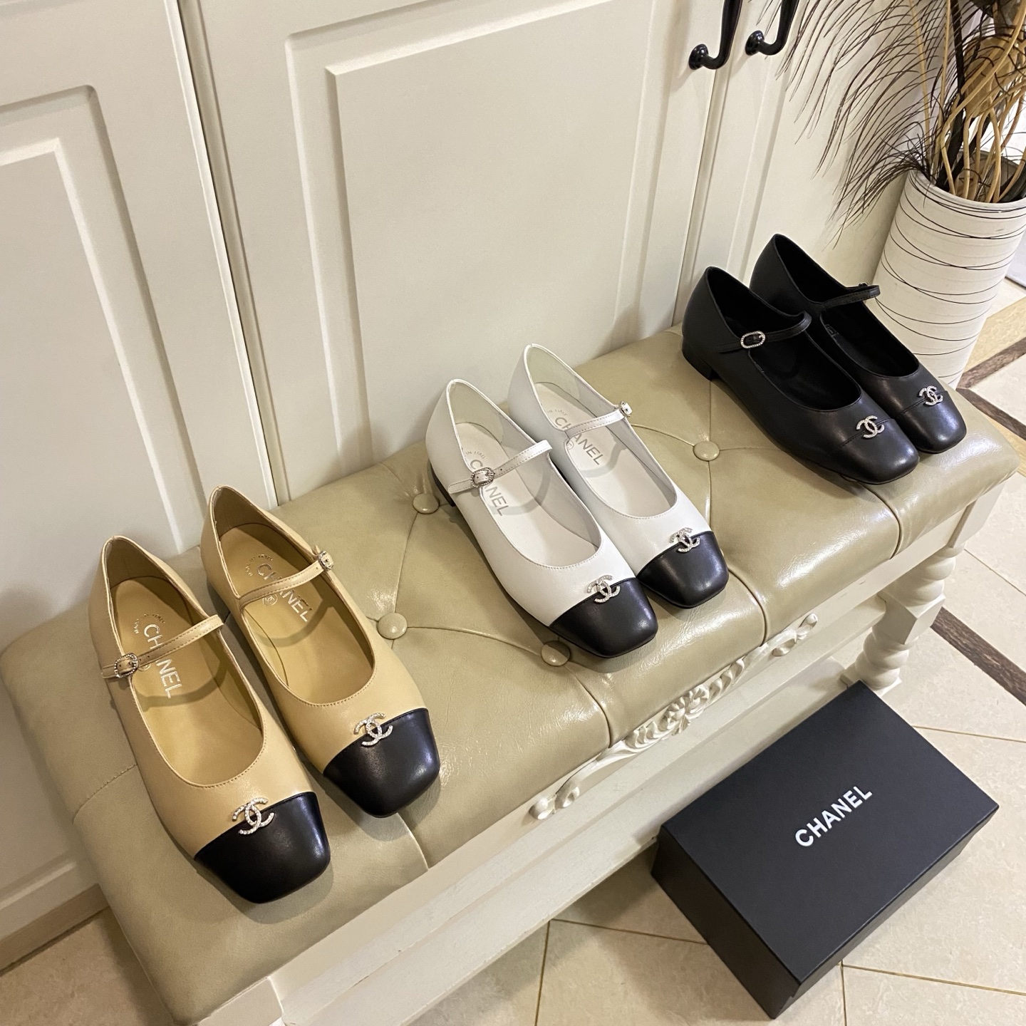 NO:681177,, Chanel Chanel new model, cowhide surface, sheepskin lining, leather outsole, size 35-39 (size 40-42 is custom-made and non-returnable), sandals, chanel, chanel, sandals, cowhide, sheepskin, Leather soles19860909,香奈儿Chanel 新款,牛皮面,羊皮里,真皮大底,35-39码(40-42码定做不退换),凉鞋单鞋,chanel,chanel,sandals,cowhide,sheepskin,Leather soles,Women's Shoes