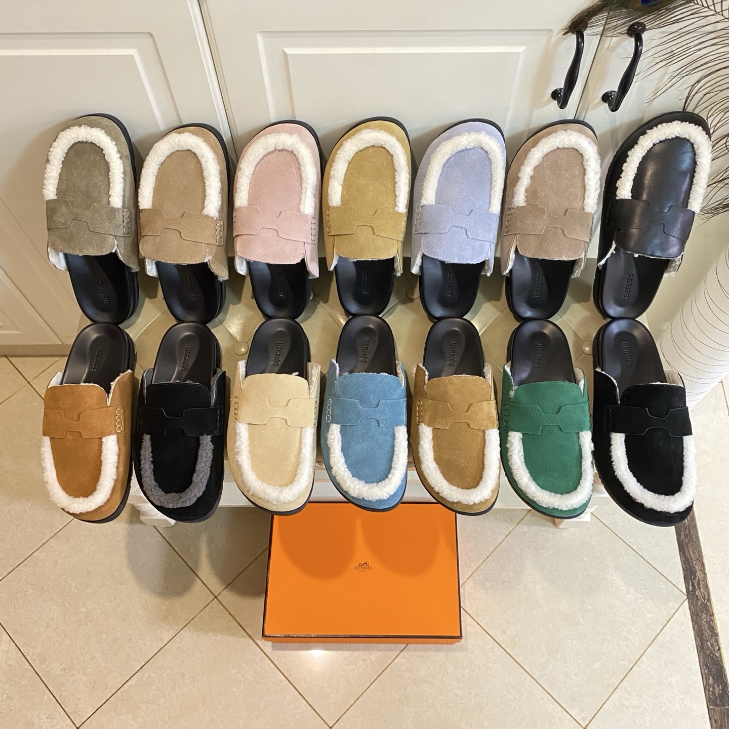 NO:681152,, Hermes Couple's toe-toe fur flip flops, cowhide and wool top, wool lining, private model TPU outsole, women's size 35-40 (41 yards are custom-made and non-refundable), men's sizes 39-44 (45 and 46 yards are custom-made and are non-refundable). Please indicate your male and female size when placing an order. Half-muffle fur shoes, hermes, hermes19860909,爱马仕Hermes情侣款包头毛拖,牛猄拼羊毛面,羊毛里,私模TPU大底,女码段35-40(41码定做不退换),男码段39-44码(45,46码定做不退换). 注意下单请注明男女码,半拖毛毛鞋,hermes,hermes,Women's Shoes