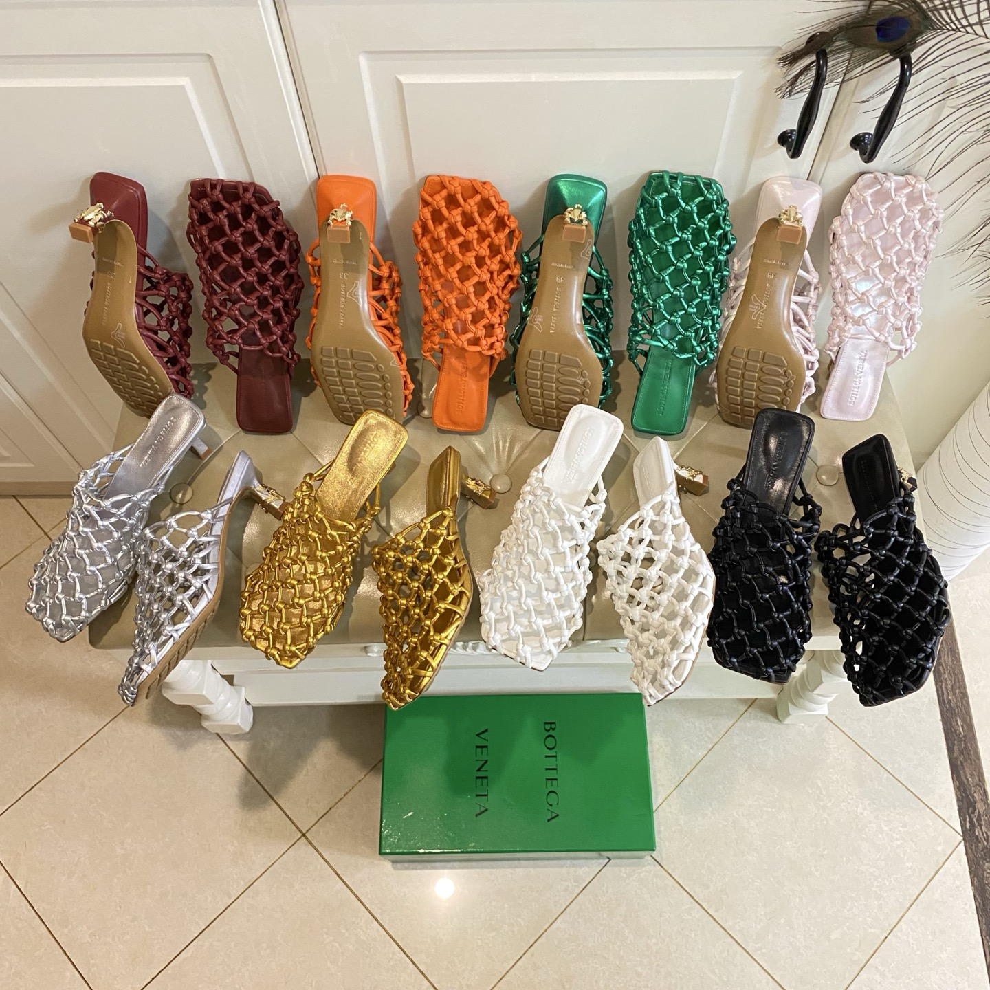 NO:681144,, BV high-heeled slippers, this model features a golden frog heel, which means good luck and wealth. Classic hand-woven mesh surface, sheepskin lining, genuine leather injection outsole, heel height is about 6cm, 35-40 yards (41, 42, 43 yards are custom-made and non-refundable), half-slip high heels, bottega veneta, high heels, slippers, sheepskin19860909,BV高跟拖鞋,此款特色是金蛙抱跟,寓意吉祥富贵.经典手工编织网格面,羊皮里,真皮注塑大底,跟高约6cm,35-40码(41,42,43码定做不退换),半拖高跟鞋,bottega veneta,high heels,slippers,sheepskin,Women's Shoes