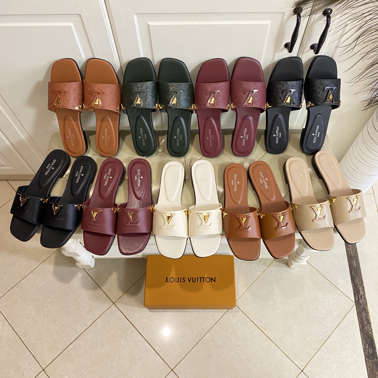 NO:696018,Rubber sole (custom-made leather sole), Louis Vuit*LV new model, cowhide surface, sheepskin lining, 35-43 yards (44, 45 yards are custom-made and non-returnable), slippers, louis vuitton, louis vuitton, slippers, cowhide, sheepskin19860909橡胶底 (真皮底定做),路易威*LV新款,牛皮面,羊皮里,35-43码(44,45码定做不退换),拖鞋,louis vuitton,louis vuitton,slippers,cowhide,sheepskin,Women's Shoes