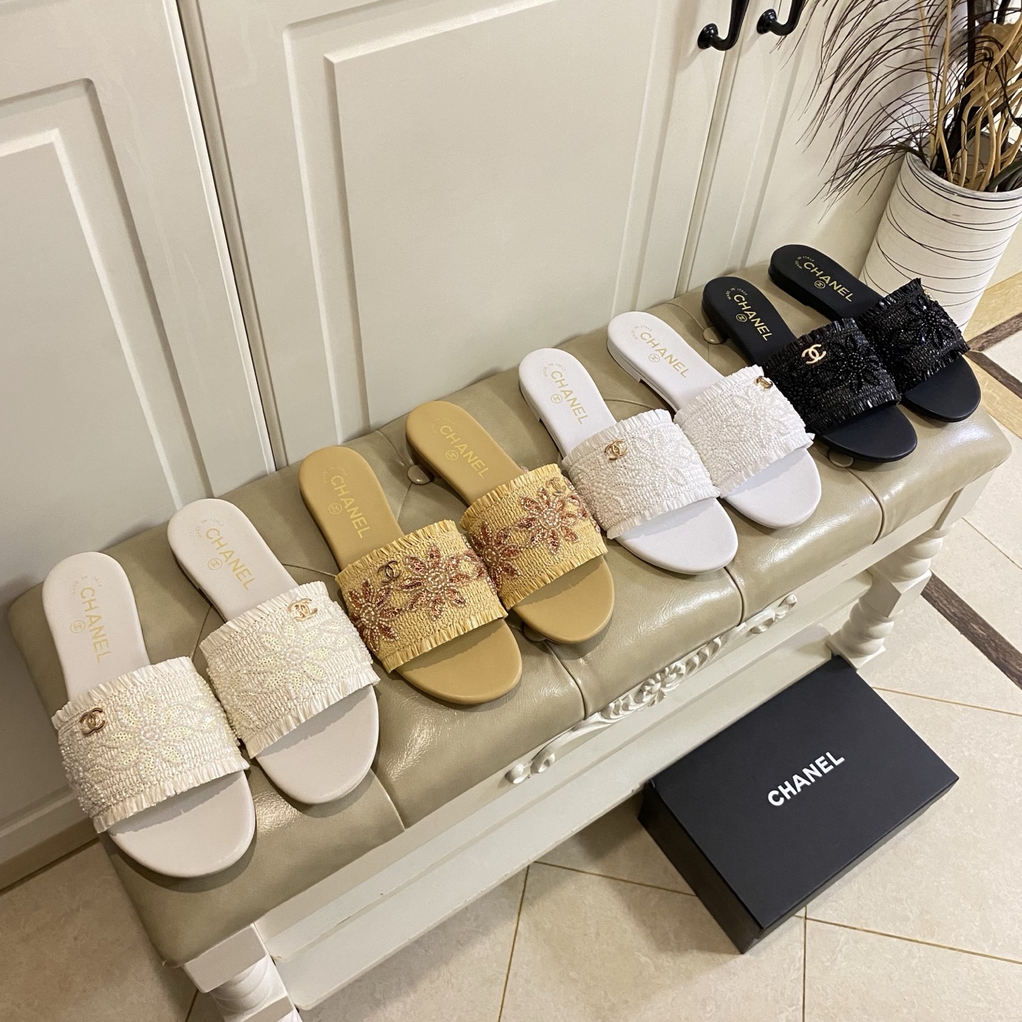 NO:757545,Rubber sole, genuine leather sole, Chanel new model, woven hand-beaded pattern, sheepskin lining, sizes 36-41 (customized sizes 42 and 43 are non-refundable), slippers, chanel, chanel, slippers, sheepskin19860909橡胶底,真皮底,香奈儿Chanel新款,编织手工串珠花面,羊皮里,36-41码(42,43码定做不退换),拖鞋,chanel,chanel,slippers,sheepskin,Women's Shoes