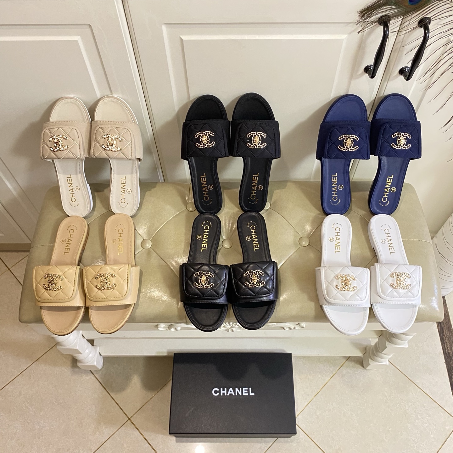 NO:725027,, Chanel Chane new model, leather surface, sheepskin lining, leather outsole, size 36-40 (35, 41, 42, 43 sizes are customized and non-returnable), slippers, chanel, chanel, slippers, sheepskin, Leather soles19860909,香奈儿Chane新款,皮面,羊皮里,真皮大底,36-40码(35,41,42,43码定做不退换),拖鞋,chanel,chanel,slippers,sheepskin,Leather soles,Women's Shoes