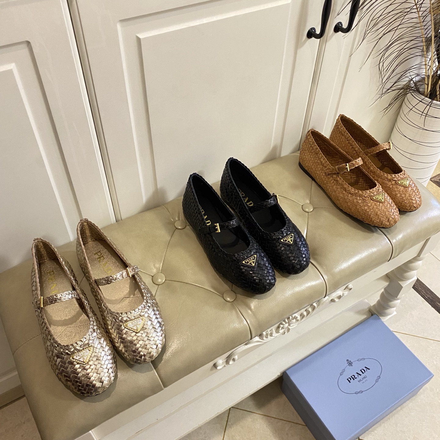 NO:725066,,Prada new model, hand-woven cowhide striped noodles, sheepskin lining, original private model outsole, size 35-40 (custom-made size 41 is non-returnable), ballet shoes, prada, prada, cowhide, sheepskin19860909,普拉达PRADA新款,手工编织牛皮抽条面,羊皮里,原版私模大底,35-40码(41码定做不退换),芭蕾舞鞋,prada,prada,cowhide,sheepskin,Women's Shoes