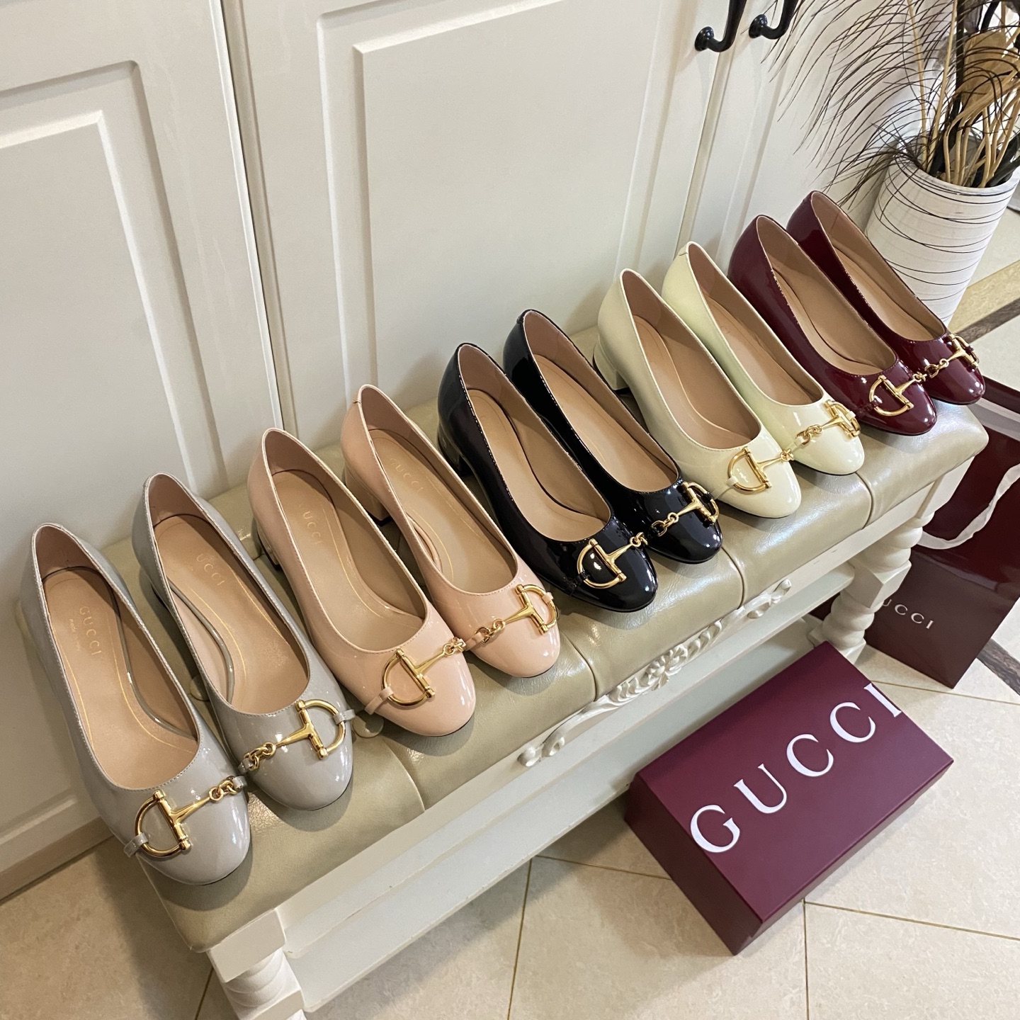 NO:725052,, Gucci new model, top version, patent leather surface, sheepskin lining, genuine leather outsole, heel height 2.5cm, size 35-39 (customized size 40-42 is non-refundable), single shoes, gucci, sheepskin, Leather soles19860909,古奇Gucci新款,顶级版本,漆皮面,羊皮里,真皮大底,跟高2.5cm,35-39码(40-42码定做不退换),单鞋,gucci,sheepskin,Leather soles,Women's Shoes