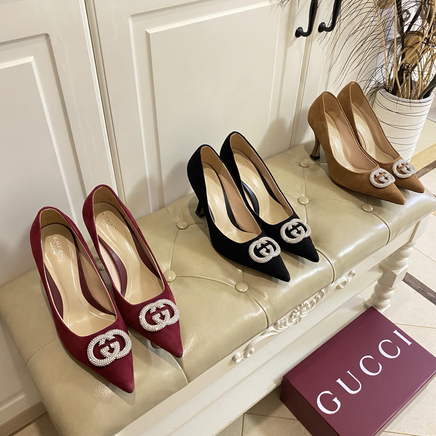 NO:725065,, Gucci new model, sheep/sheep suede, sheepskin lining, genuine leather outsole, heel height 8.5cm, sizes 35-39 (customized sizes 40-43 are non-refundable), high-heeled shoes, gucci, high heels, sheepskin, sheep, Leather soles19860909,古奇Gucci新款,羊猄/羊反绒面,羊皮里,真皮大底,跟高8.5cm,35-39码(40-43码定做不退换),高跟鞋单鞋,gucci,high heels,sheepskin,sheep,Leather soles,Women's Shoes
