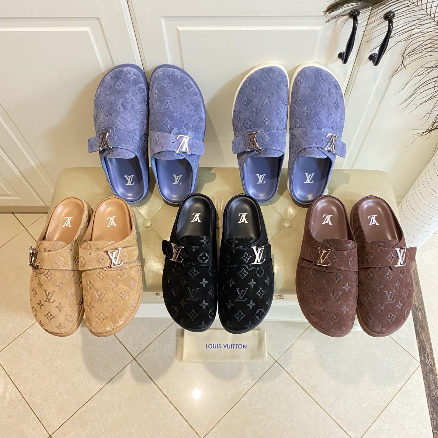 NO:725032,, Louis Vuit*LV's new Baotou half drag, classic presbyopia/leather surface, sheepskin lining, rubber sole, 38-46 yards (45, 46 yards are custom-made and non-returnable), half drag, louis vuitton, louis vuitton, sheepskin19860909,路易威*LV新款包头半拖,经典老花/皮面,羊皮里,橡胶底,38-46码(45,46码定做不退换),半拖,louis vuitton,louis vuitton,sheepskin,Women's Shoes