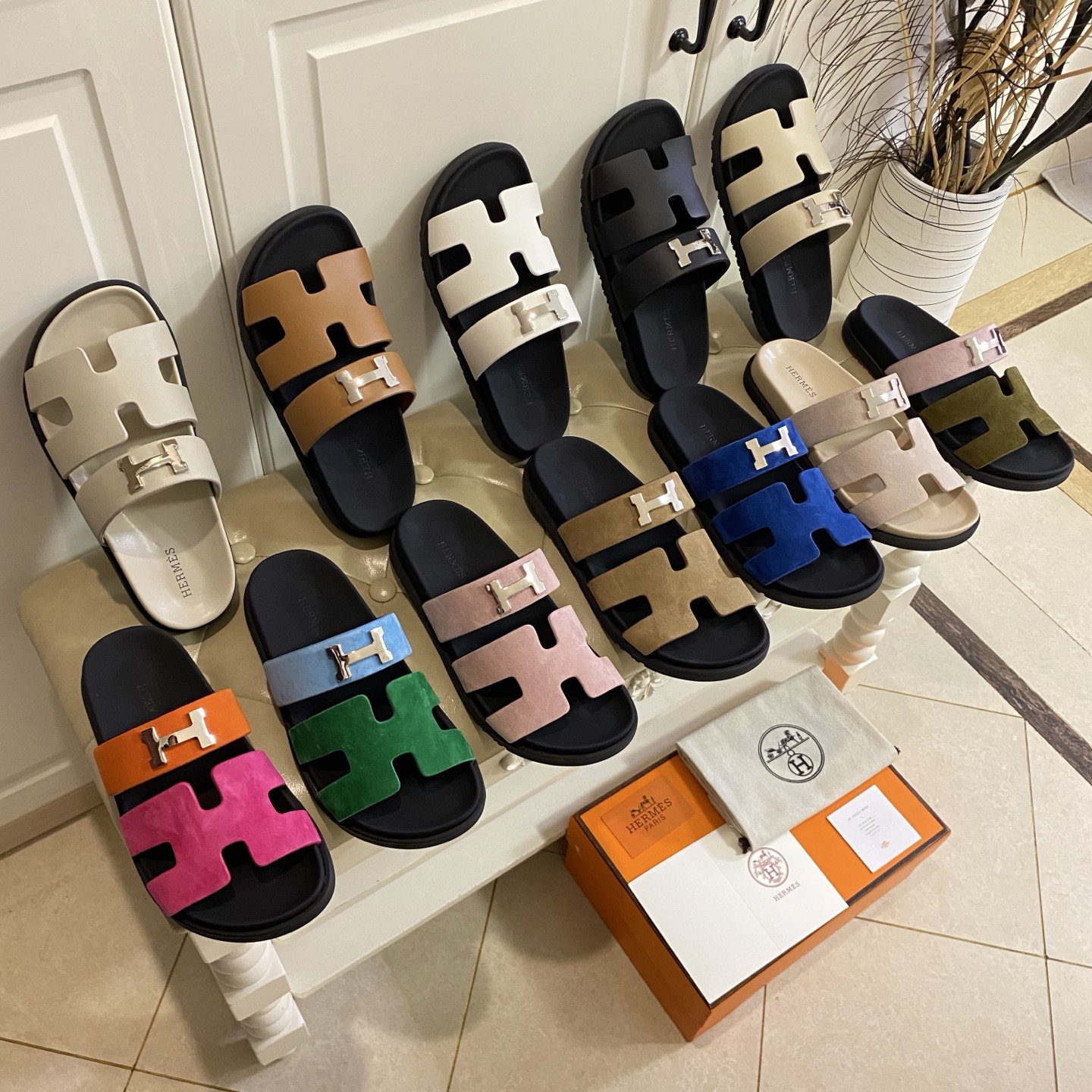 NO:725026,, Hermès slippers for couples, sheepskin/sheepskin surface, sheepskin lining, women's size 35-41, men's size 40-45, please specify male and female size when placing order, slippers, hermes, hermes, slippers, sheepskin, sheep19860909,爱马仕Hermès 情侣款拖鞋,羊猄/羊皮面,羊皮里,女码段35-41码,男码段40-45码,下单请注明男女码,拖鞋,hermes,hermes,slippers,sheepskin,sheep,Women's Shoes