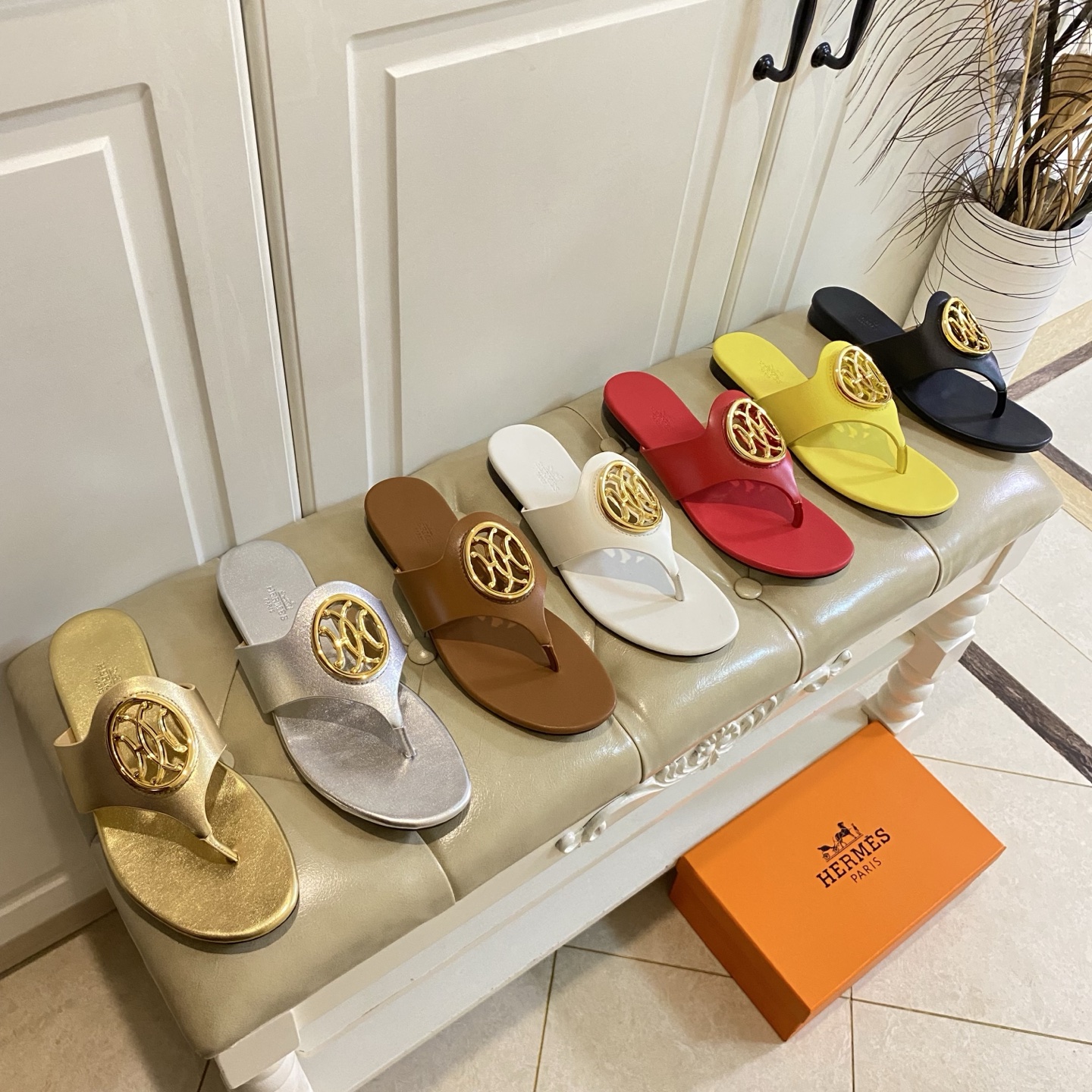 NO:757526,Rubber sole, genuine leather sole, Hermes new model, cowhide surface, sheepskin lining, sizes 35-41 (customized sizes 42 and 43 are non-returnable), split-toe shoes, hermes, hermes, cowhide, sheepskin19860909橡胶底,真皮底,爱马仕Hermes新款,牛皮面,羊皮里,35-41码(42,43码定做不退换),分趾鞋,hermes,hermes,cowhide,sheepskin,Women's Shoes