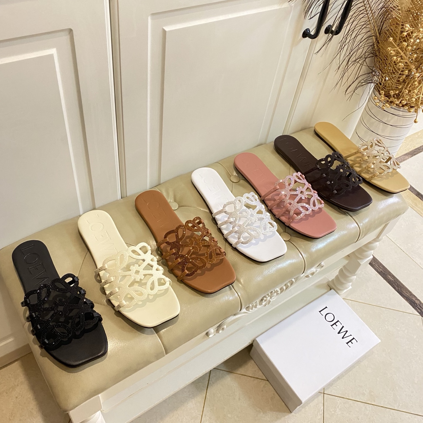NO:757513,Rubber sole, genuine leather sole, Loewe LOEWE new diamond slippers, sheepskin lining, sizes 35-41 (customized sizes 42 and 43 are non-returnable), slippers, loewe, loewe, slippers, sheepskin19860909橡胶底,真皮底,罗意威LOEWE新款钻面拖鞋,羊皮里,35-41码(42,43码定做不退换),拖鞋,loewe,loewe,slippers,sheepskin,Women's Shoes