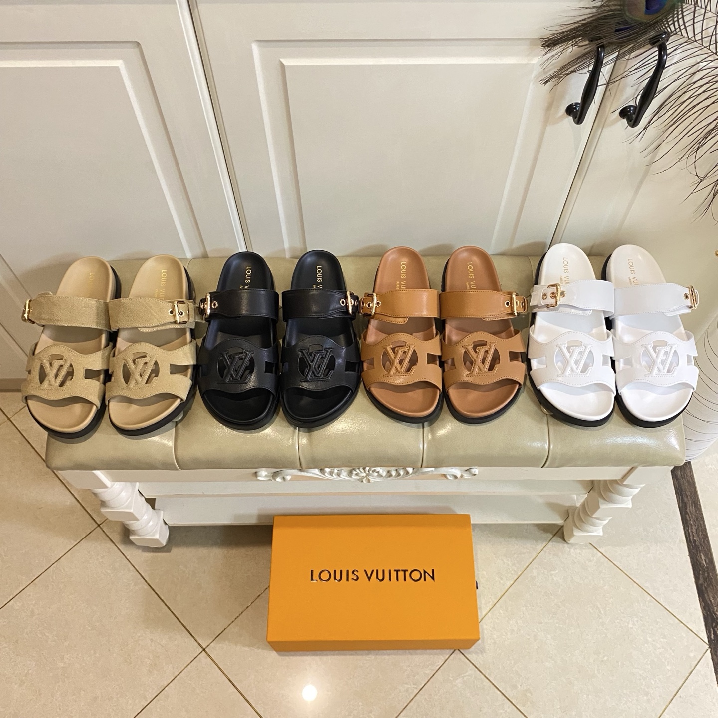 NO:757525,, Louis Vuit*LV new model, cowhide surface, sheepskin lining, sizes 35-40 (customized sizes 41 and 42 are non-refundable), slippers, louis vuitton, louis vuitton, slippers, cowhide, sheepskin19860909,路易威*LV新款,牛皮面,羊皮里,35-40码(41,42码定做不退换),拖鞋,louis vuitton,louis vuitton,slippers,cowhide,sheepskin,Women's Shoes