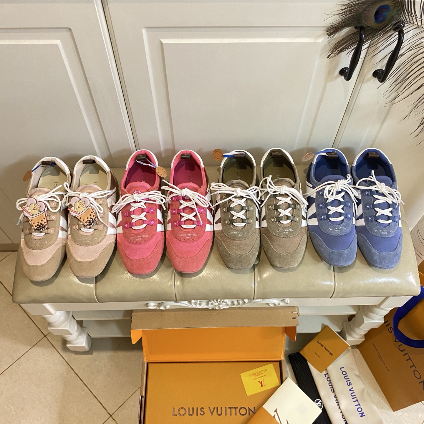 NO:816622,, accessories buckle plus 30, high version picture, Louis Vuit* LV casual shoes add new colors, combined with the light structure of ballet shoes, sports comfort, suede custom fabric color matching clever combination, dynamic and fashionable, breathable mesh lining, 35-42 sizes, ballet shoes, louis vuitton, louis vuitton19860909,配饰扣加30,高版本组图,路易威*LV休闲鞋再添新色,结合芭蕾舞鞋轻盈构造,运动舒适性,反绒定制布面拼色巧妙搭配,动感又时尚,透气网纱内里,35-42码,芭蕾舞鞋,louis vuitton,louis vuitton,Women's Shoes