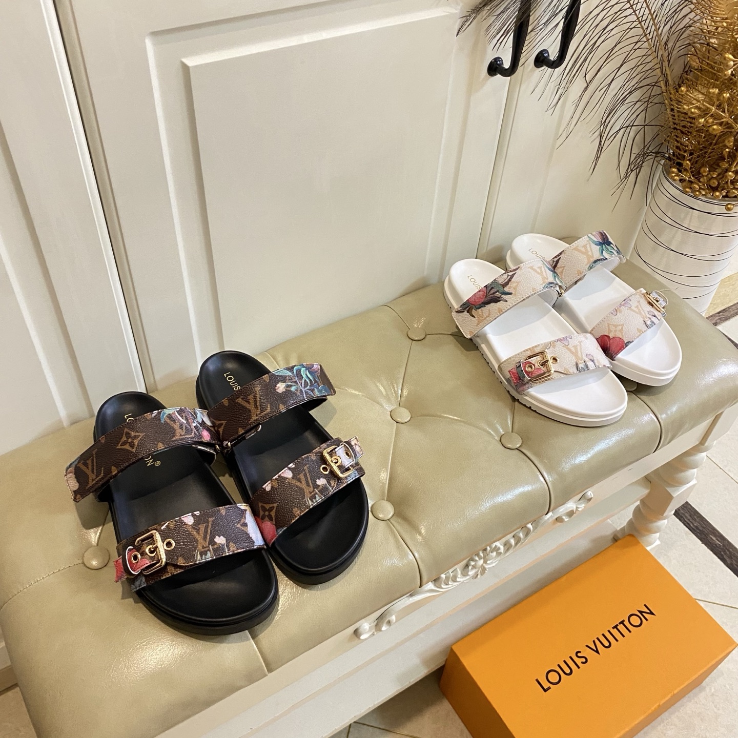 NO:816680,, Louis Vuit*LV new style, printed surface, sheepskin lining, sizes 35-40 (41, 42 sizes are custom-made and non-returnable), slippers, louis vuitton, louis vuitton, slippers, sheepskin19860909,路易威*LV新款,印花面,羊皮里,35-40码(41,42码定做不退换),拖鞋,louis vuitton,louis vuitton,slippers,sheepskin,Women's Shoes