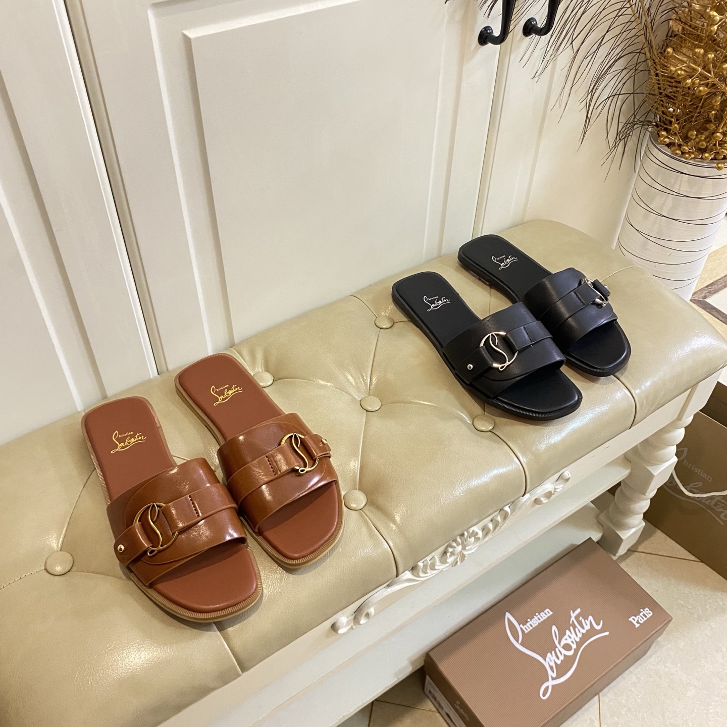 NO:816679,Rubber sole, genuine leather sole, high version, red sole shoes (CL) Christian Louboutin new slippers, cowhide surface, sheepskin lining, private model non-slip two-color sole, 35-41 yards (42 yards are customized and non-returnable), slippers, christian louboutin, slippers, cowhide, sheepskin19860909橡胶底,真皮底,高版本,红底鞋(CL）Christian Louboutin 新款拖鞋,牛皮面,羊皮里,私模防滑双色底,35-41码(42码定做不退换),拖鞋,christian louboutin,slippers,cowhide,sheepskin,Women's Shoes