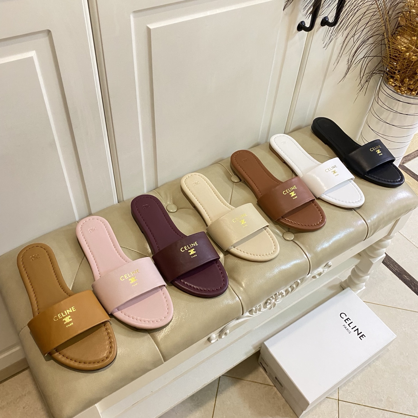NO:816677,Rubber sole, genuine leather outsole, Celine new style, sheepskin surface, sheepskin lining, sizes 35-39 (customized sizes 40-42 are non-returnable), slippers, celine, celine, slippers, sheepskin, Leather soles19860909橡胶底,真皮大底,赛琳CELINE新款,羊皮面,羊皮里,35-39码(40-42码定做不退换),拖鞋,celine,celine,slippers,sheepskin,Leather soles,Women's Shoes