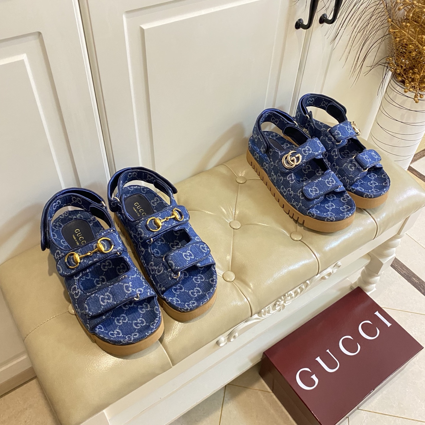 NO:815709,, Gucci's new Velcro sandals, jacquard fabric cover, sheepskin lining, sizes 35-45 (women's size 41 and above, men's size 45, no return or exchange), please indicate the male or female size when placing an order, sandals, gucci, sandals, sheepskin19860909,古奇Gucci新款魔术贴凉鞋,提花布面,羊皮里,35-45码(女41码以上,男45定做不退换),下单请注明男女码,凉鞋,gucci,sandals,sheepskin,Women's Shoes