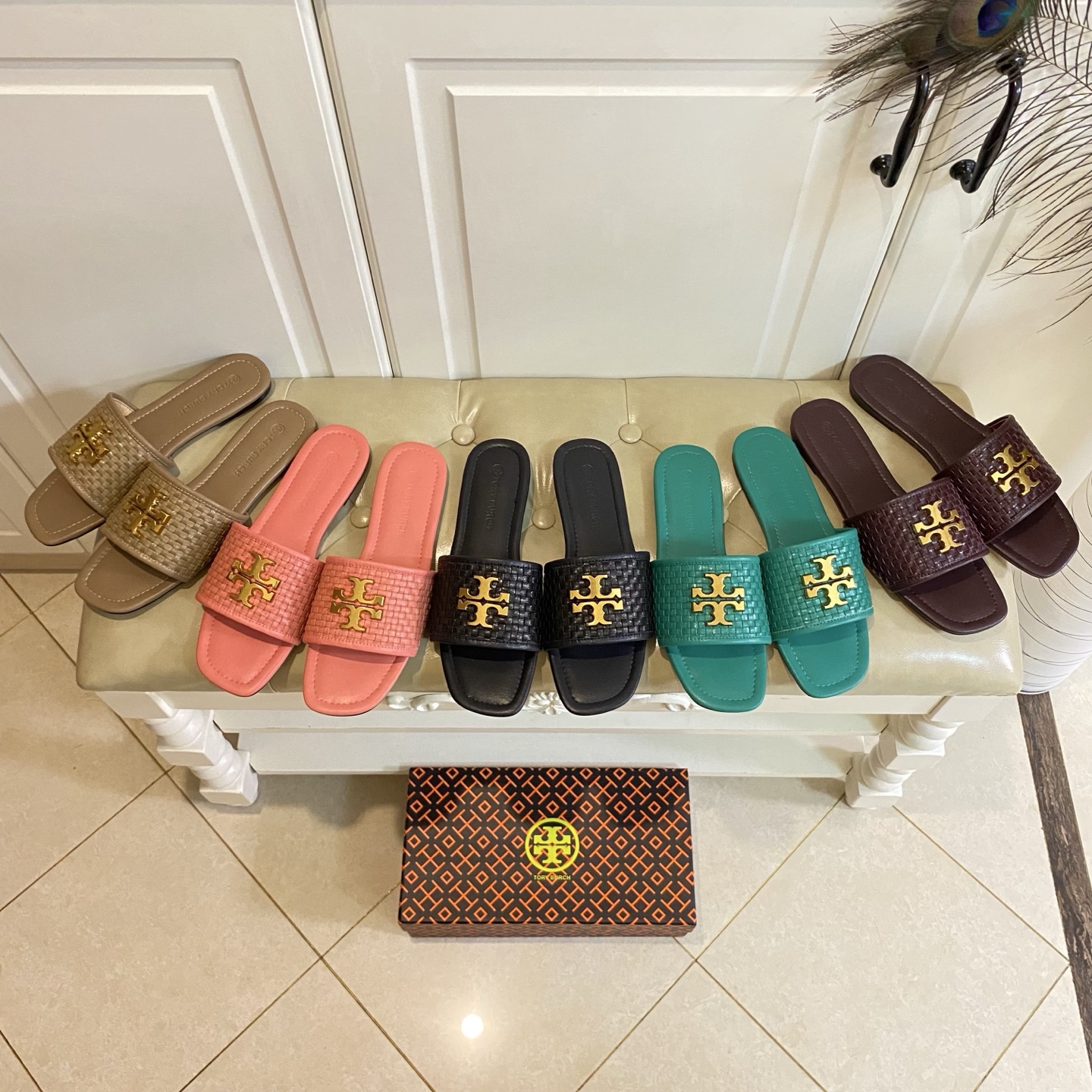 NO:815702,Rubber sole, custom-made leather sole, Tory Burch's new slippers, woven surface, sheepskin lining, sizes 35-43 (44, 45 customized, non-refundable, buy with caution), slippers, burberry, slippers, sheepskin19860909橡胶底,真皮底定做,托里伯奇Tory Burch新款拖鞋,编织面,羊皮里,35-43码(44,45定做不退换,慎购),拖鞋,burberry,slippers,sheepskin,Women's Shoes