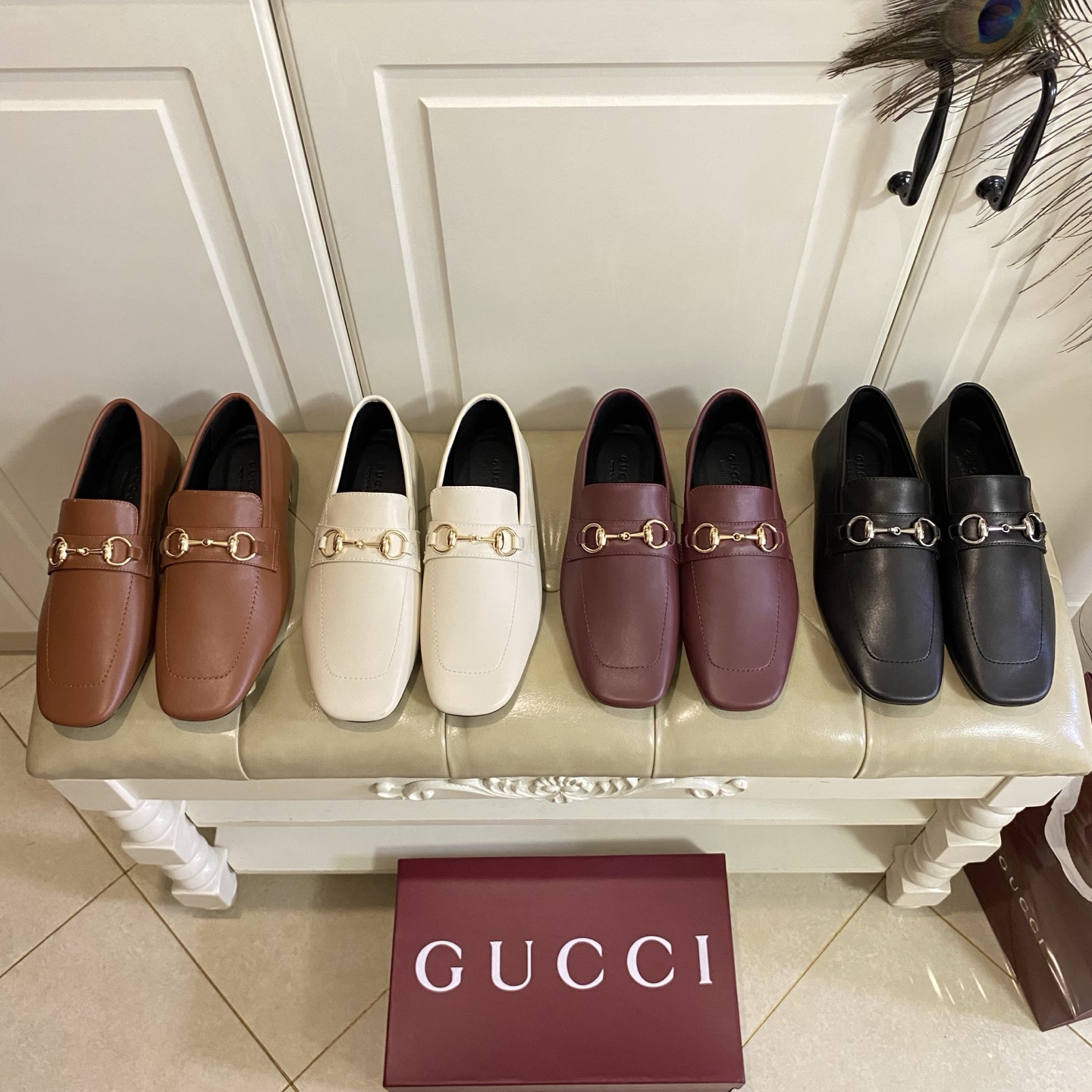 NO:815661,Women's code, men's code, the latest high version, Gucci couple's model, classic cloth/sheepskin surface, sheepskin lining, genuine leather outsole, women's size 35-40 (41, 42 can be customized and non-returnable), men's size 39-45, loafers, gucci, loafers, sheepskin, Leather soles19860909女码,男码,最新款高版本,古奇Gucci情侣款,经典布面/羊皮面,羊皮里,真皮大底,女码段35-40码(41,42码定做不退换),男码段39-45码,乐福鞋,gucci,loafers,sheepskin,Leather soles,Women's Shoes