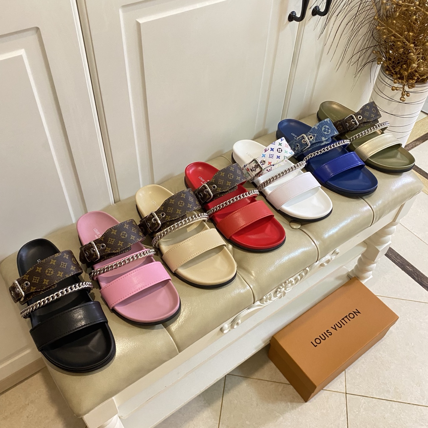 NO:815682,, Louis Vuit*LV couple slippers, classic presbyopic/cowhide surface, sheepskin lining, rubber sole, size 35-46, slippers, louis vuitton, louis vuitton, slippers, cowhide, sheepskin19860909,路易威*LV情侣款拖鞋,经典老花/牛皮面,羊皮里,,橡胶底,35-46码,拖鞋,louis vuitton,louis vuitton,slippers,cowhide,sheepskin,Women's Shoes