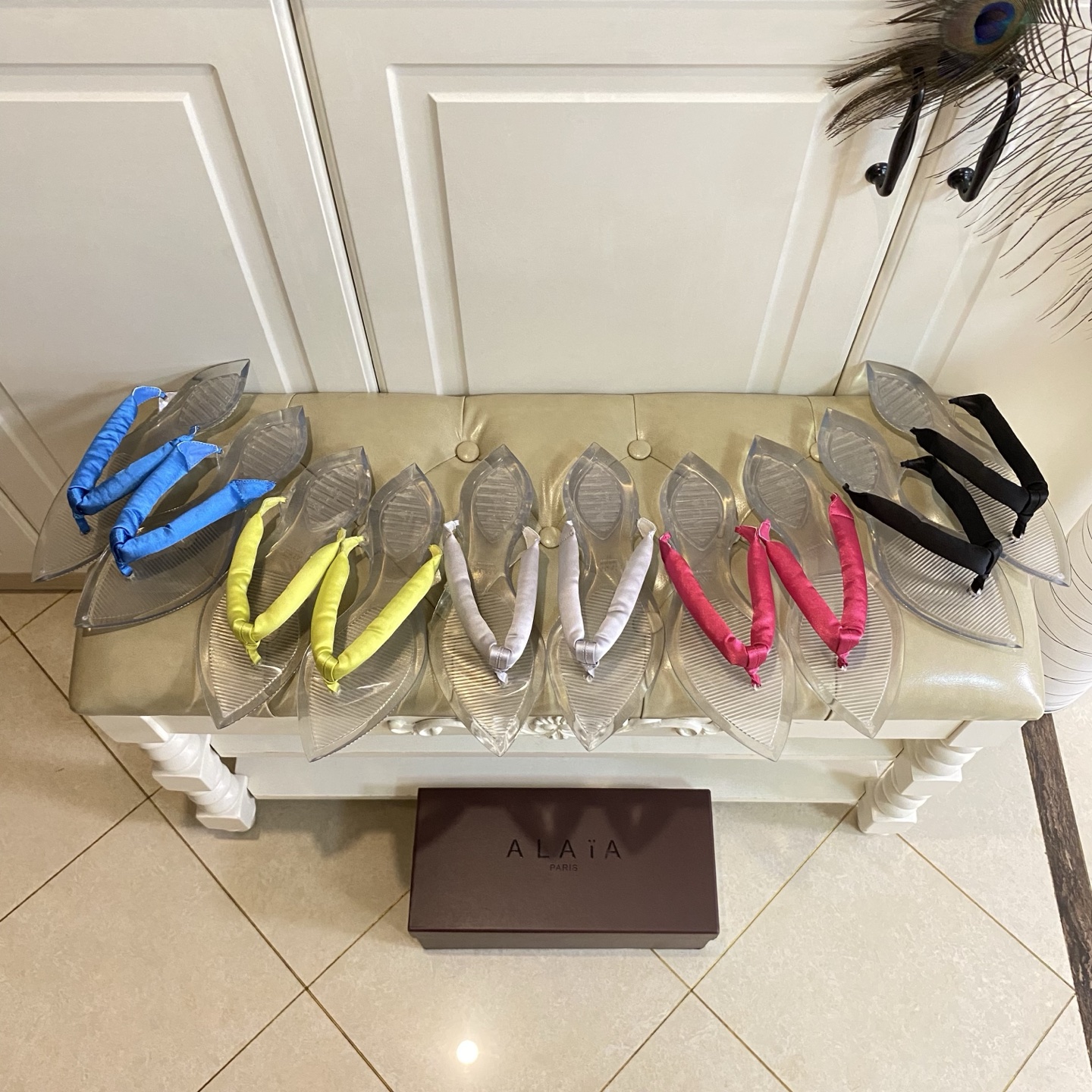 NO:815678,, Alaia's new transparent-soled flip-flops, silk fabric, original transparent outsole, size 35-40, split-toe shoes, alaia, slippers, real silk19860909,阿莱娅Alaia新款透明底夹趾拖鞋,真丝面料,原版一致透明大底,35-40码,分趾鞋,alaia,slippers,real silk,Women's Shoes