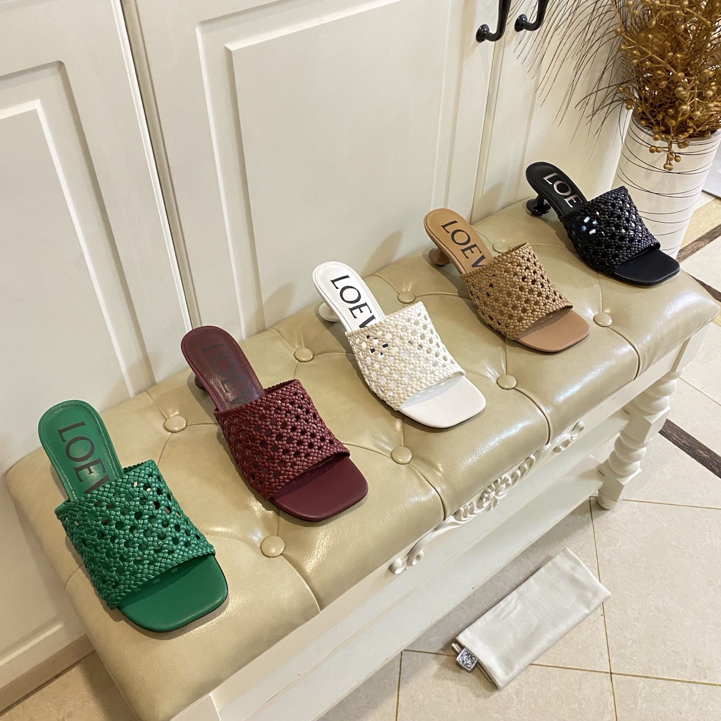 NO:815610,, Loewe LOEWE new low-heeled slippers, woven surface, sheepskin feet, leather outsole, size 35-41 (custom-made size 41 is non-returnable), slippers, loewe, loewe, slippers, sheepskin, Leather soles19860909,罗意威LOEWE新款小矮跟拖鞋,编织面,羊皮垫脚,真皮大底,35-41码(41码定做不退换),拖鞋,loewe,loewe,slippers,sheepskin,Leather soles,Women's Shoes