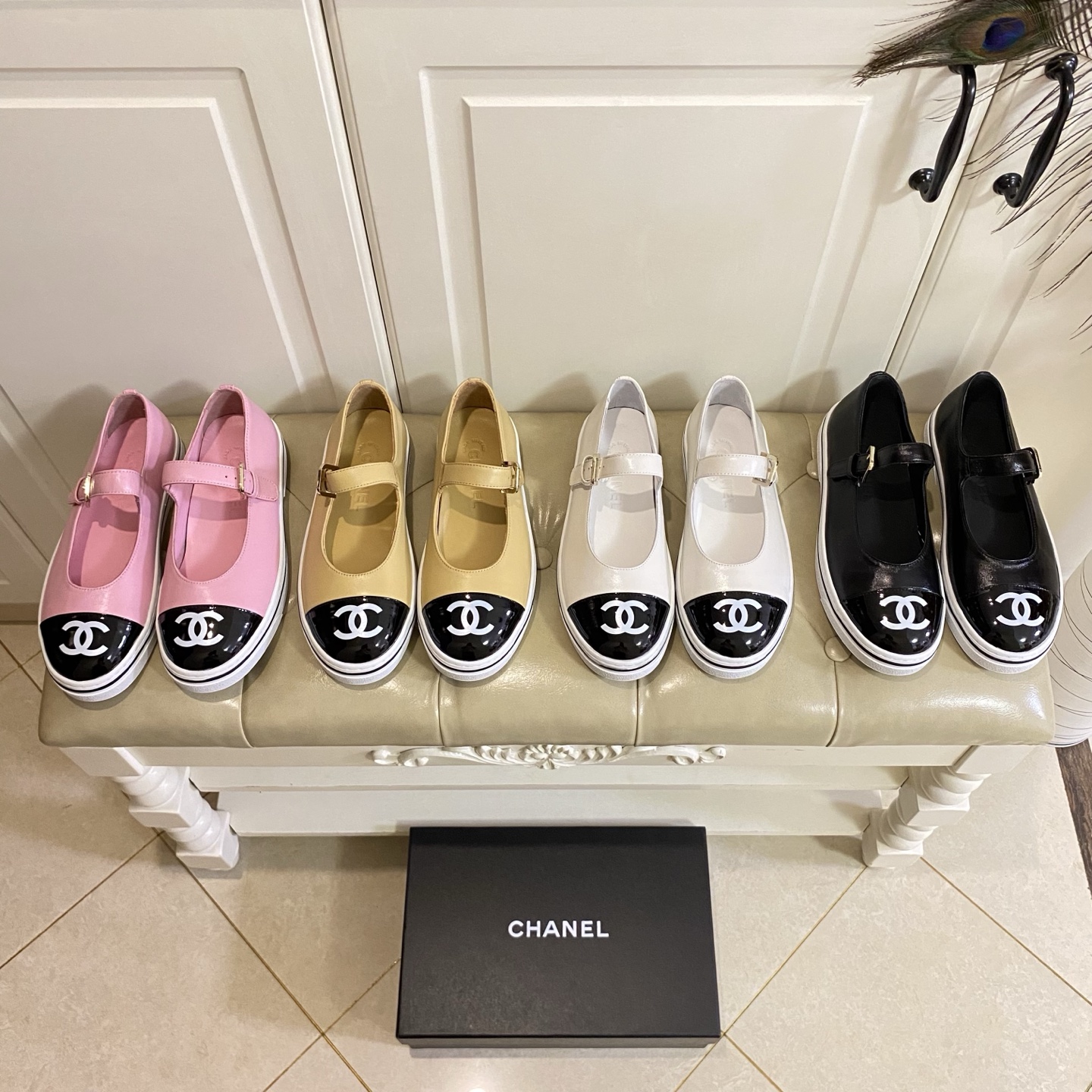 NO:815604,,Chanel Chanel new style, sheepskin and cow paint finish, double C embellishment, highlighting charm, sheepskin lining, size 35-40, Mary Jane,chanel,chanel,mary jane,sheepskin19860909,香奈儿Chanel新款,羊皮拼牛漆面,双C点缀,凸显灵韵,羊皮里,35-40码,玛丽珍,chanel,chanel,mary jane,sheepskin,Women's Shoes
