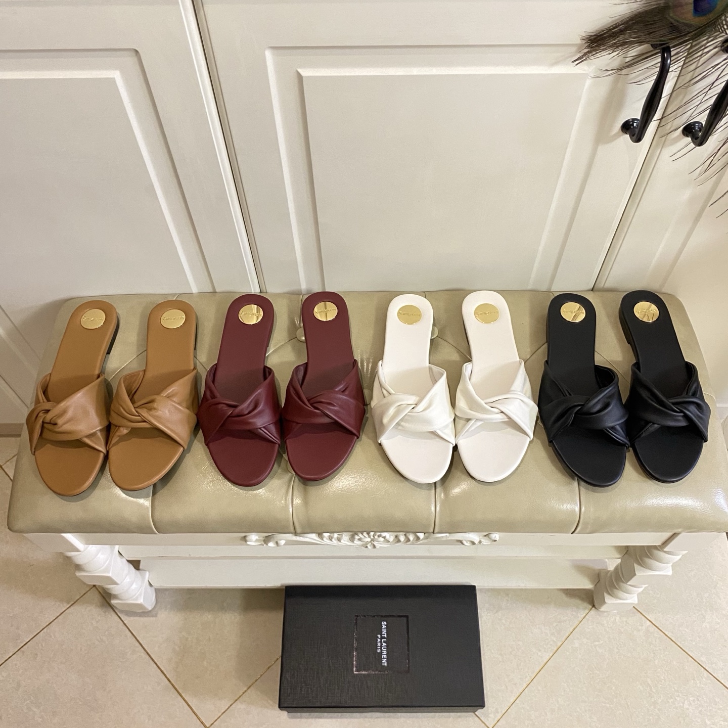NO:815599,, top version, Saint Laurent YSL/Saint Laurent new style, waxed leather/sheepskin surface, sheepskin lining, genuine leather outsole, size 35-40 (customized size 41-43 is non-returnable), slippers, saint laurent, saint laurent, saint laurent, slippers, sheepskin, Leather soles19860909,顶级版本,圣罗兰YSL/Saint Laurent新款,油腊皮/羊皮面,羊皮里,真皮大底,35-40码(41-43码定做不退换),拖鞋,saint laurent,saint laurent,saint laurent,slippers,sheepskin,Leather soles,Women's Shoes