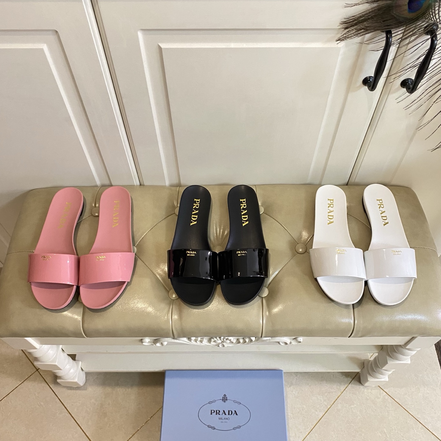 NO:815596,, PRADA new model, cow lacquer surface, sheepskin lining, original private model bottom, size 35-40, slippers, prada, prada, slippers, sheepskin19860909,普拉达PRADA新款,牛漆面,羊皮里,原版私模底,35-40码,拖鞋,prada,prada,slippers,sheepskin,Women's Shoes