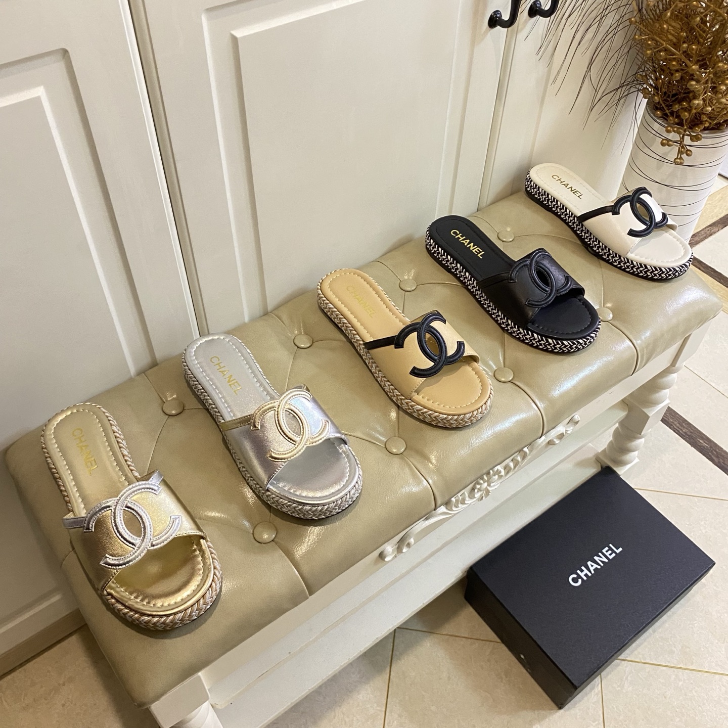 NO:815619,, Chanel Chanel new model, sheepskin surface, sheepskin lining, original private model outsole, size 35-40 (customized size 41 is non-refundable), slippers, chanel, chanel, slippers, sheepskin19860909,香奈儿Chanel新款,羊皮面,羊皮里,原版私模大底,35-40码(41码定做不退换),拖鞋,chanel,chanel,slippers,sheepskin,Women's Shoes