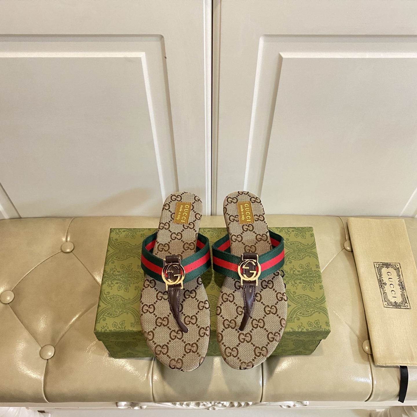 NO:815590,, Gucci flip-flops, classic fabric, sizes 35-45 (customized sizes 43-45 are non-returnable), split-toe shoes, gucci, slippers19860909,古奇Gucci夹趾拖鞋,经典布面,35-45码(43-45码定做不退换),分趾鞋,gucci,slippers,Women's Shoes