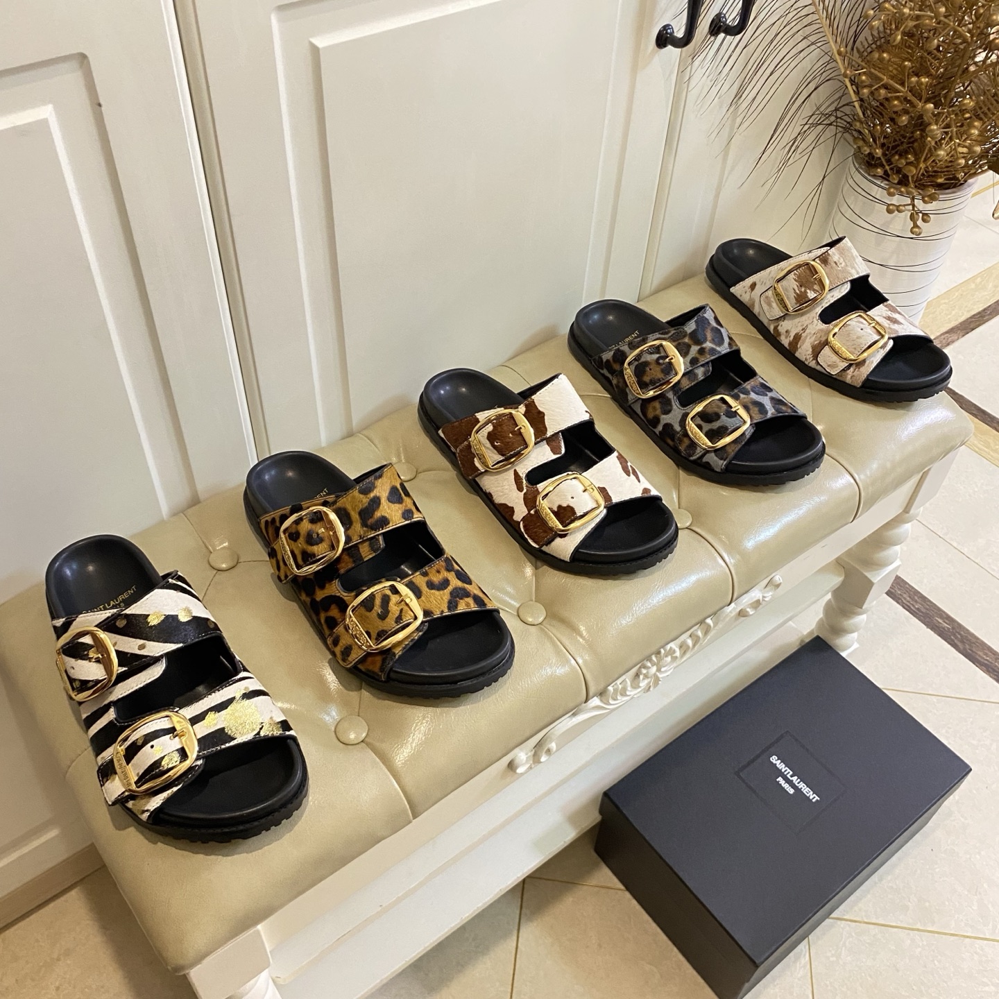 NO:815576,, Saint Laurent YSL/Saint Laurent new model, horse hair surface, sheepskin lining, private mold foam bottom, 35-41 yards (40, 41 yards are custom-made and non-returnable), slippers, saint laurent, saint laurent, saint laurent, slippers, sheepskin19860909,圣罗兰YSL/Saint Laurent新款,马毛面,羊皮里,私模发泡底,35-41码(40,41码定做不退换),拖鞋,saint laurent,saint laurent,saint laurent,slippers,sheepskin,Women's Shoes