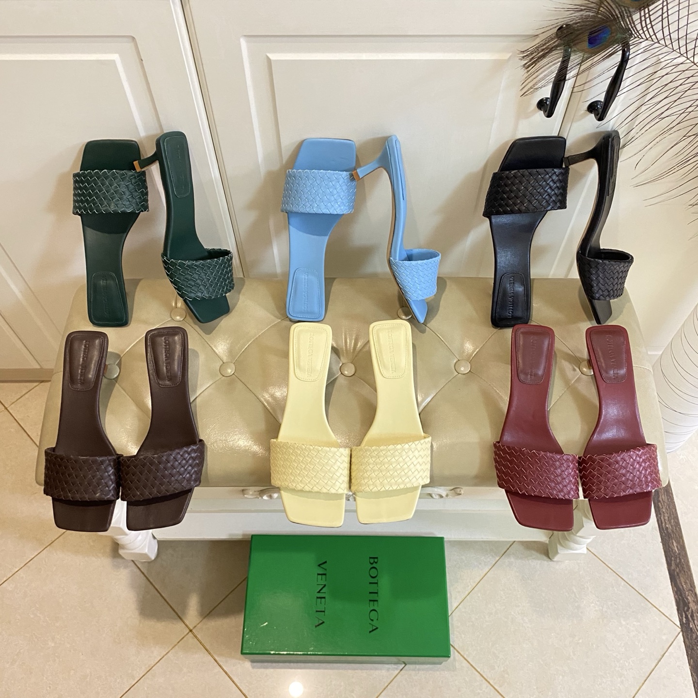 NO:815573,, BV new model, flat/5cm two options, classic hand-woven surface, genuine leather frosted outsole/genuine leather injection outsole, size 35-40 (41, 42, 43 sizes are custom-made and non-returnable), slippers, bottega veneta, slippers19860909,BV新款,平底/5cm两种可选择,经典手工编织面,真皮磨砂大底/真皮注塑大底,35-40码(41,42,43码定做不退换),拖鞋,bottega veneta,slippers,Women's Shoes