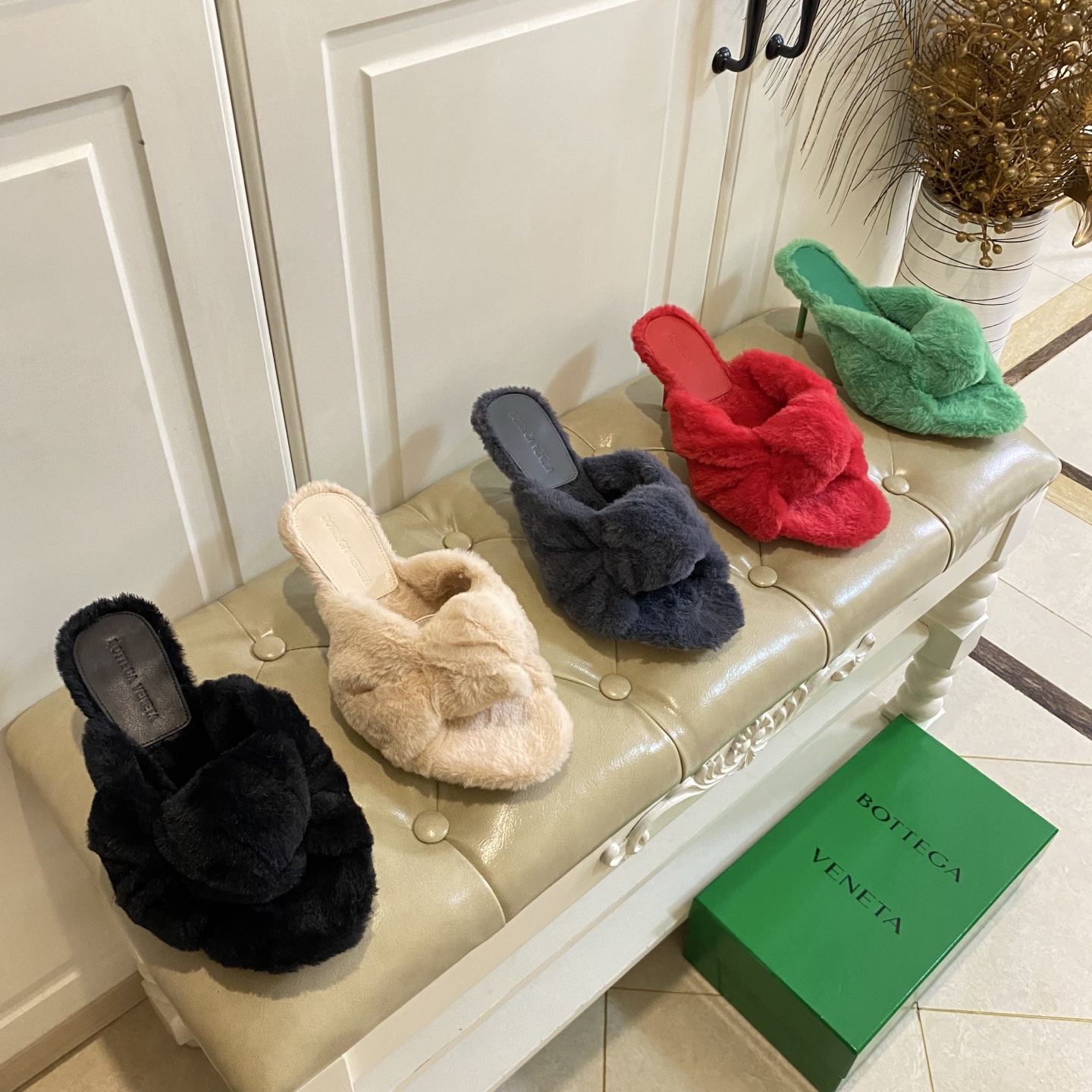 NO:815708,, BV new model, flat bottom/7cm two options, environmentally friendly wool twist surface, leather injection outsole, 35-40 yards (41, 42, 43 yards are custom-made and non-returnable), high heels and slippers, bottega veneta, high heels, slippers19860909,BV新款,平底/7cm两种可选择,环保毛麻花面,真皮注塑大底,35-40码(41,42,43码定做不退换),高跟鞋拖鞋,bottega veneta,high heels,slippers,Women's Shoes
